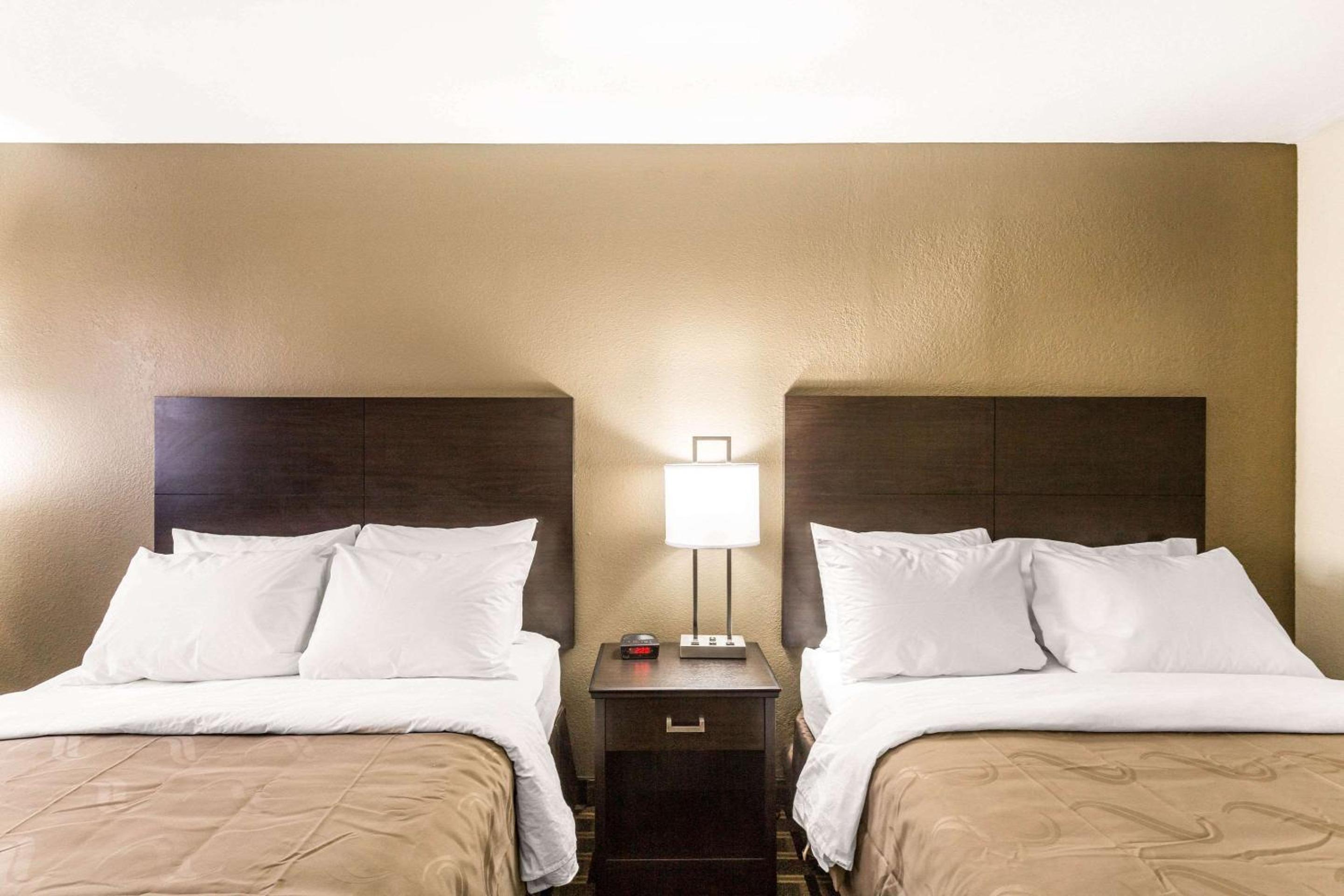 Double Room with Two Double Beds - Non-Smoking - Photo 3