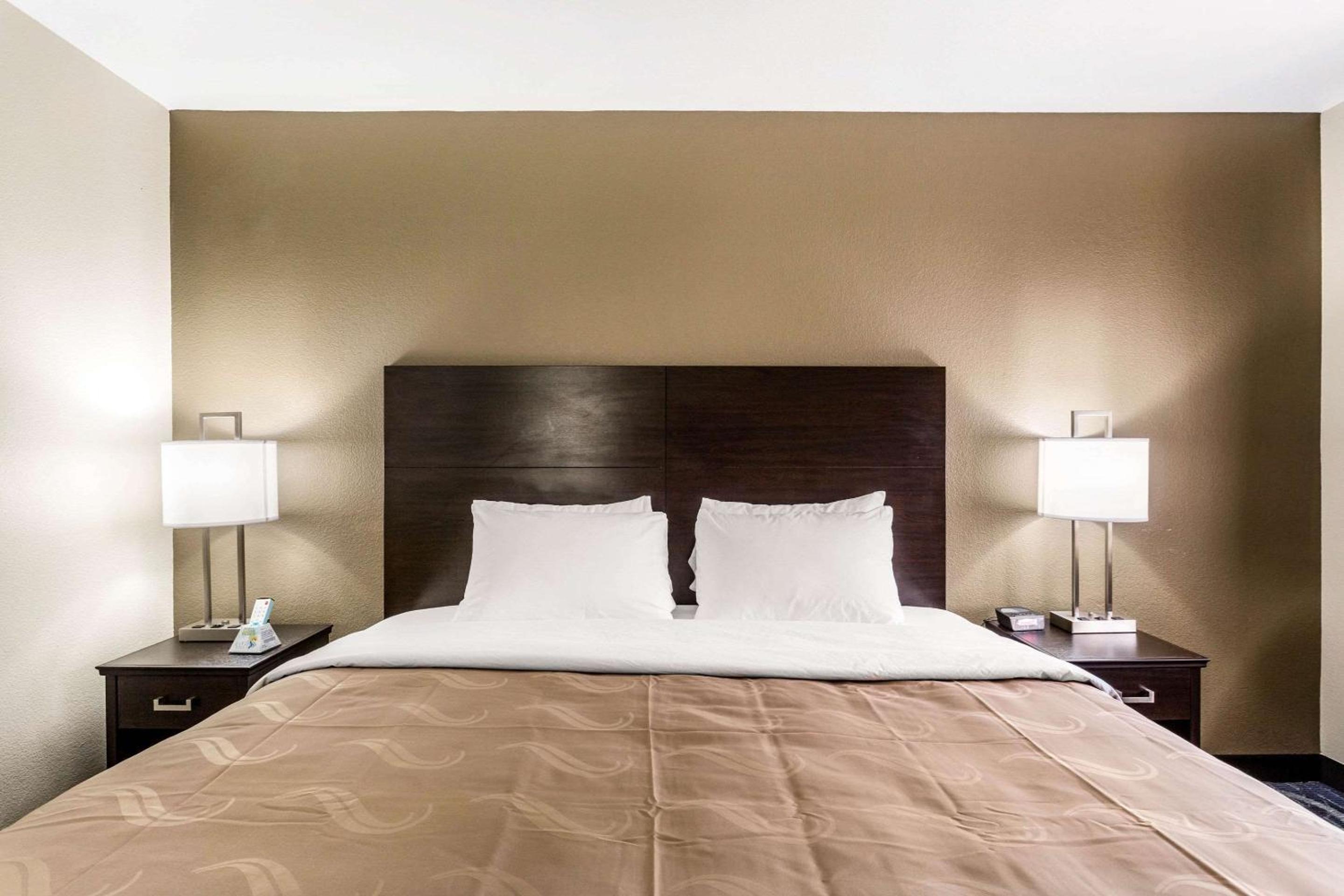 Queen Room - Photo 7