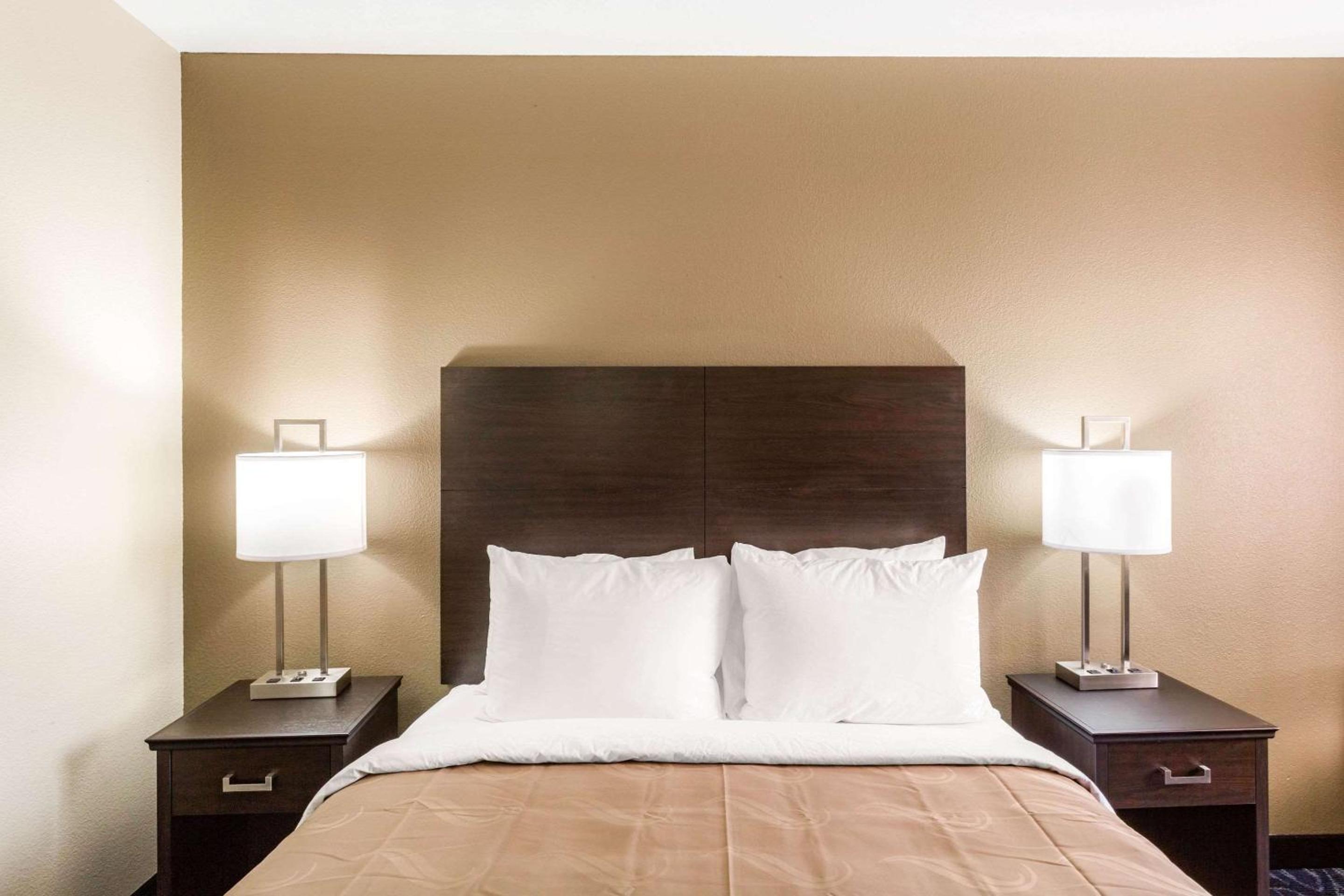 Queen Room - Photo 9