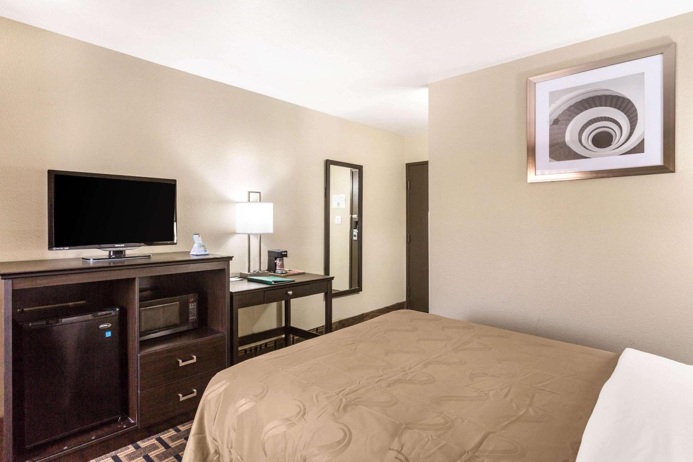 Queen Room - Photo 3