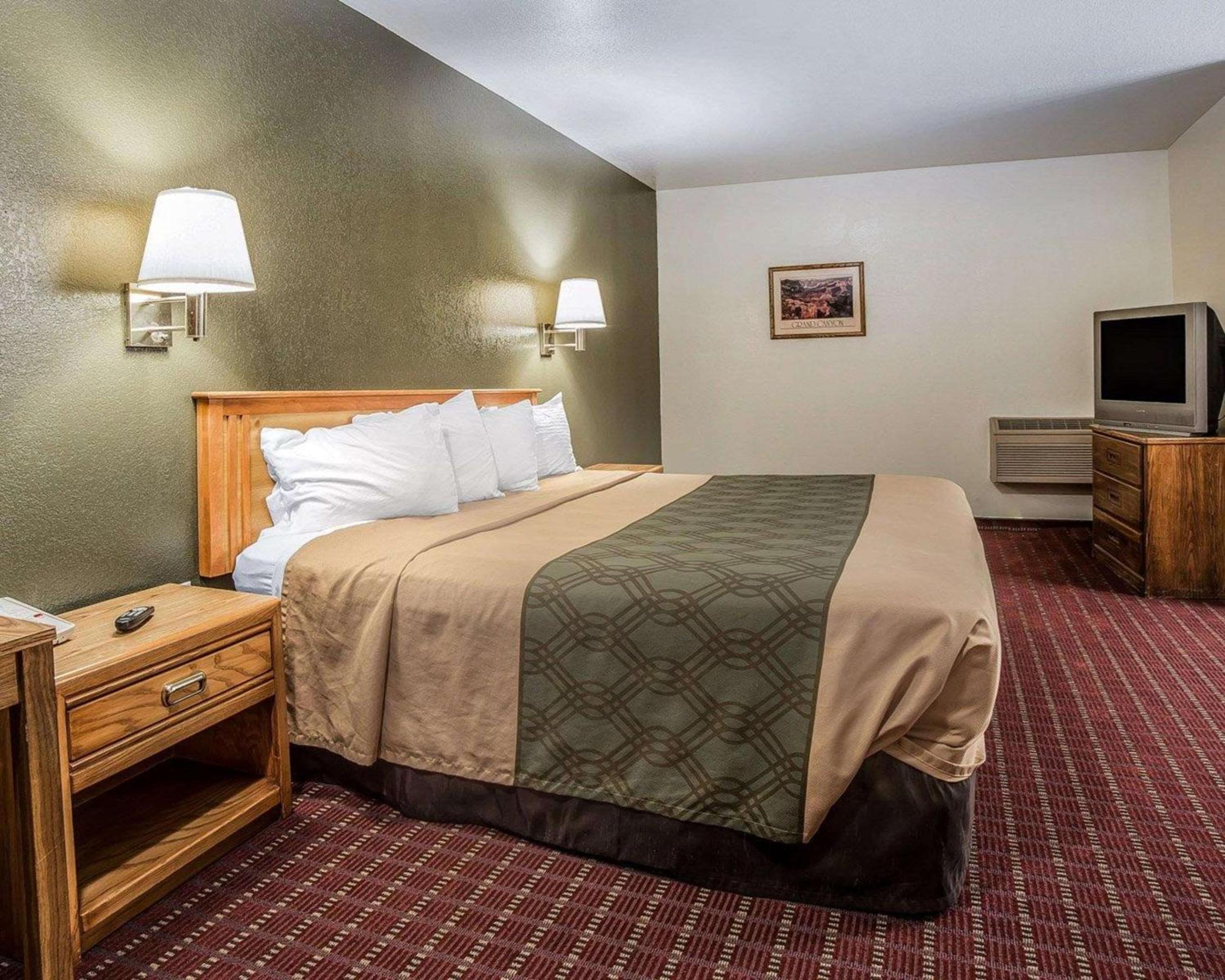 King Room - Non-Smoking - Photo 3
