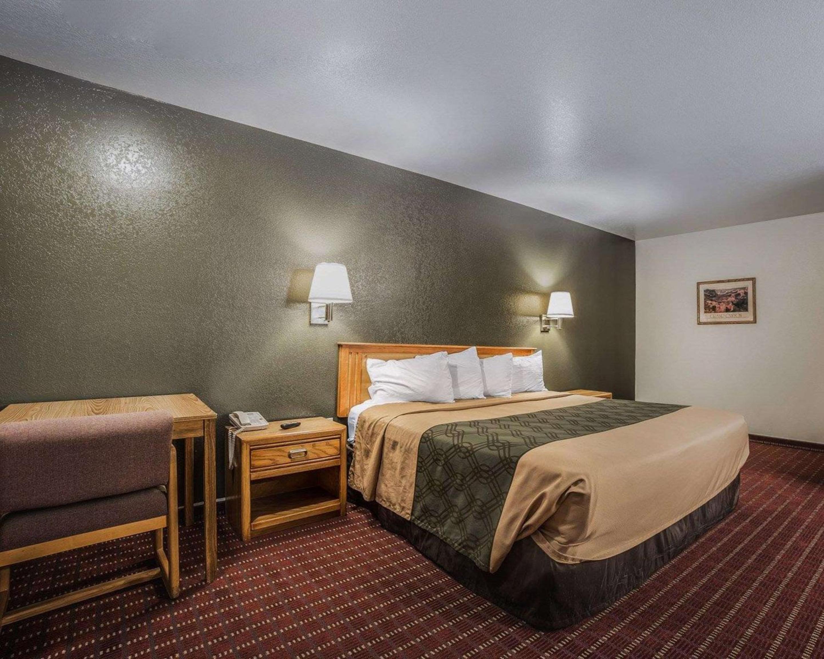 King Room - Non-Smoking - Photo 5