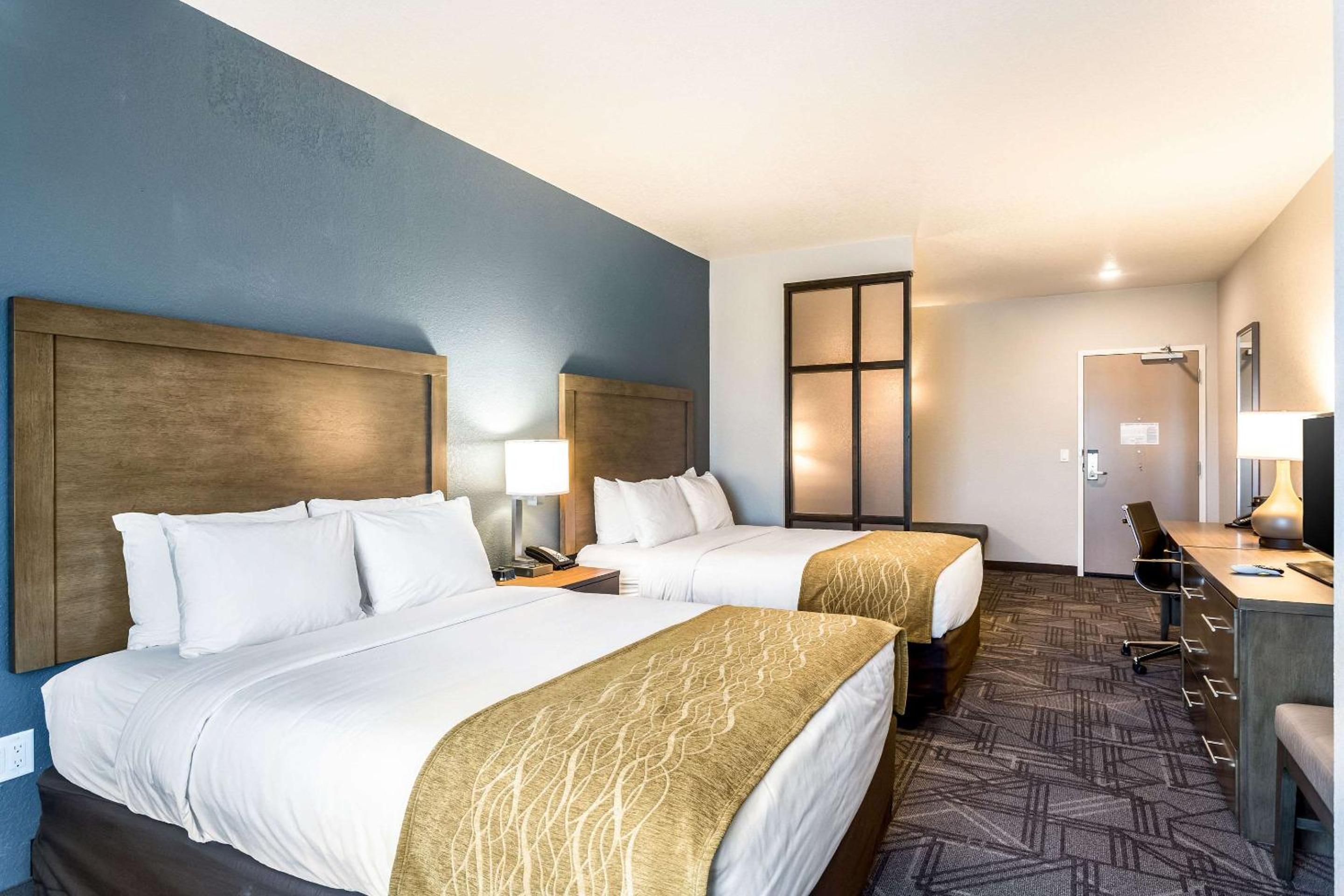 Queen Suite with Two Queen Beds - Accessible/Non-Smoking photo 1