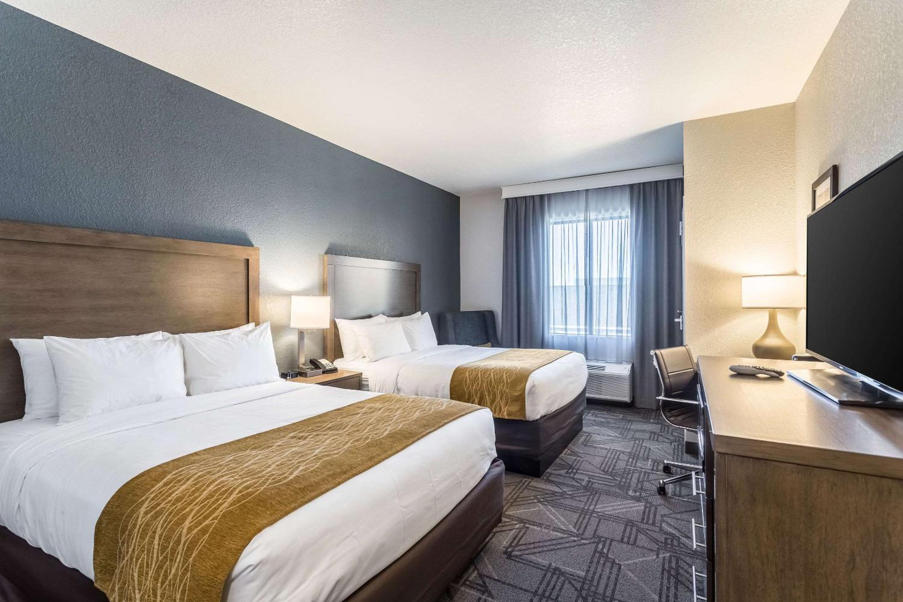 Queen Room with Two Queen Beds - Accessible/Non-Smoking  photo 2