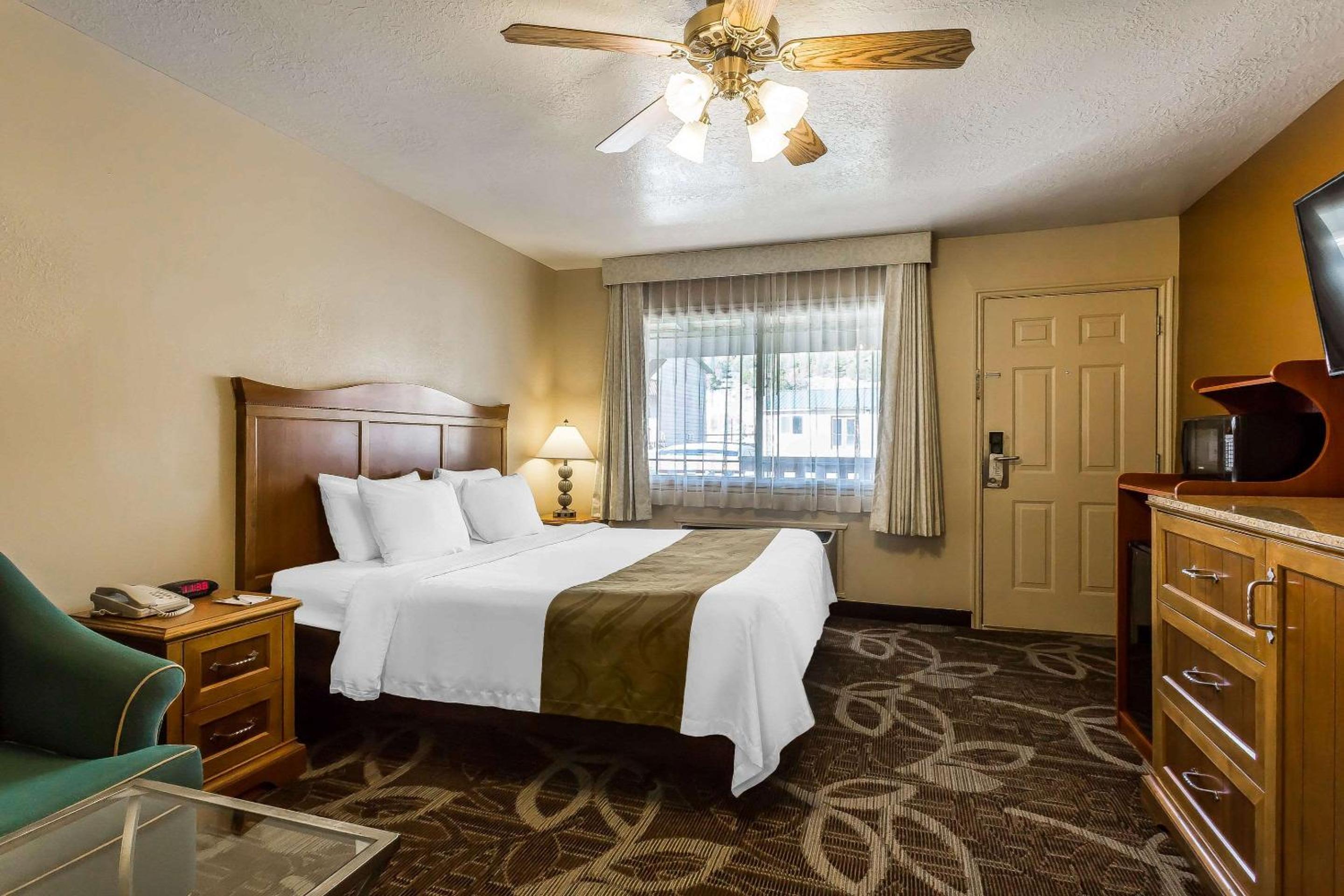 King Room - Non-Smoking photo 2