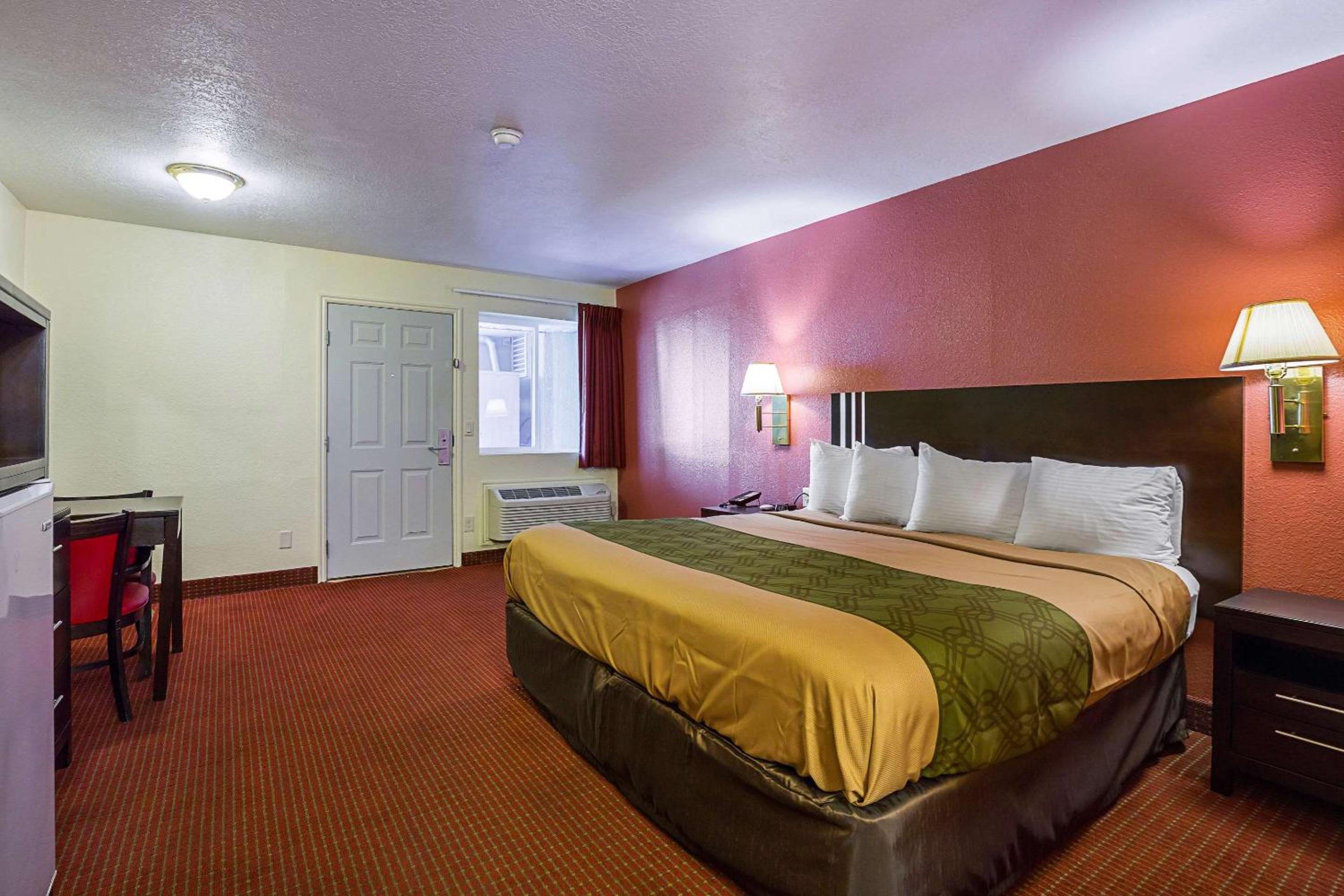 King Room - Non-Smoking - Photo 1