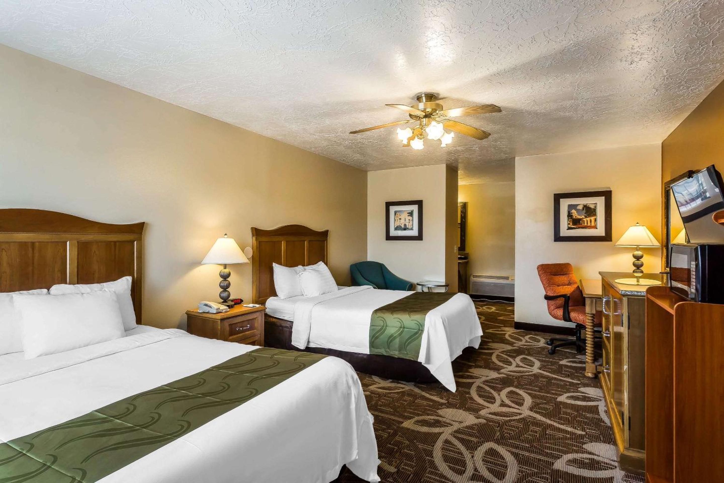 Double Room with Two Double Beds - Non-Smoking photo 1