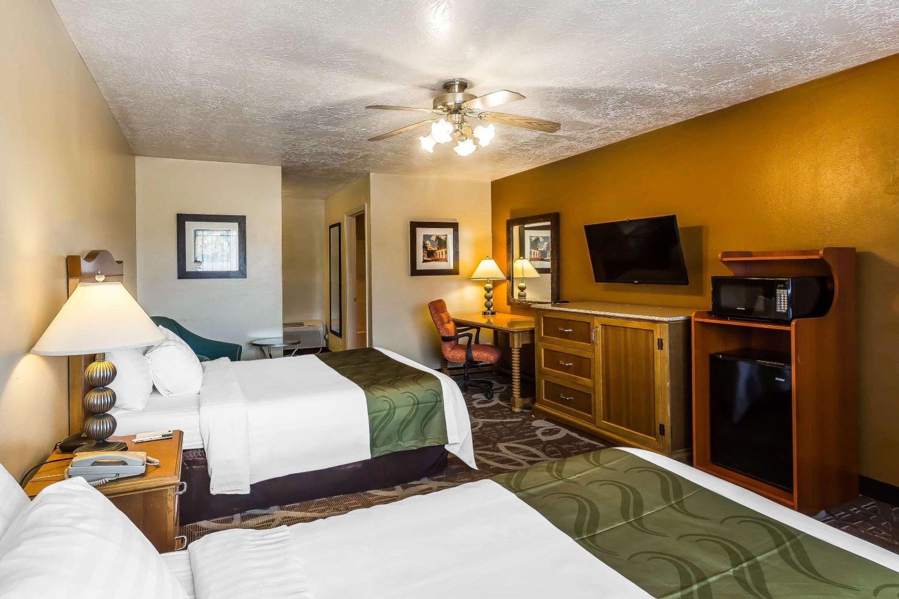 Double Room with Two Double Beds - Non-Smoking photo 2
