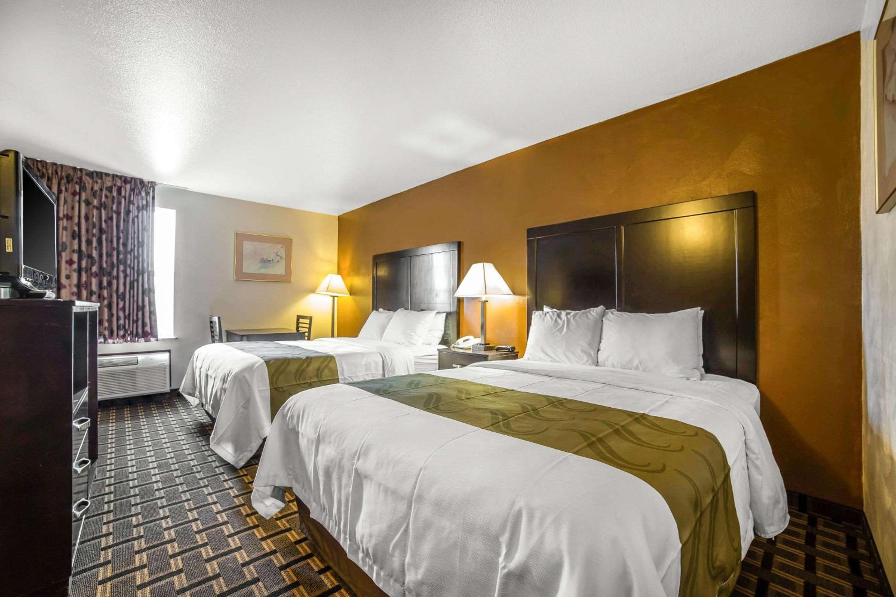 Queen Room with Two Queen Beds - Non-Smoking - Photo 1