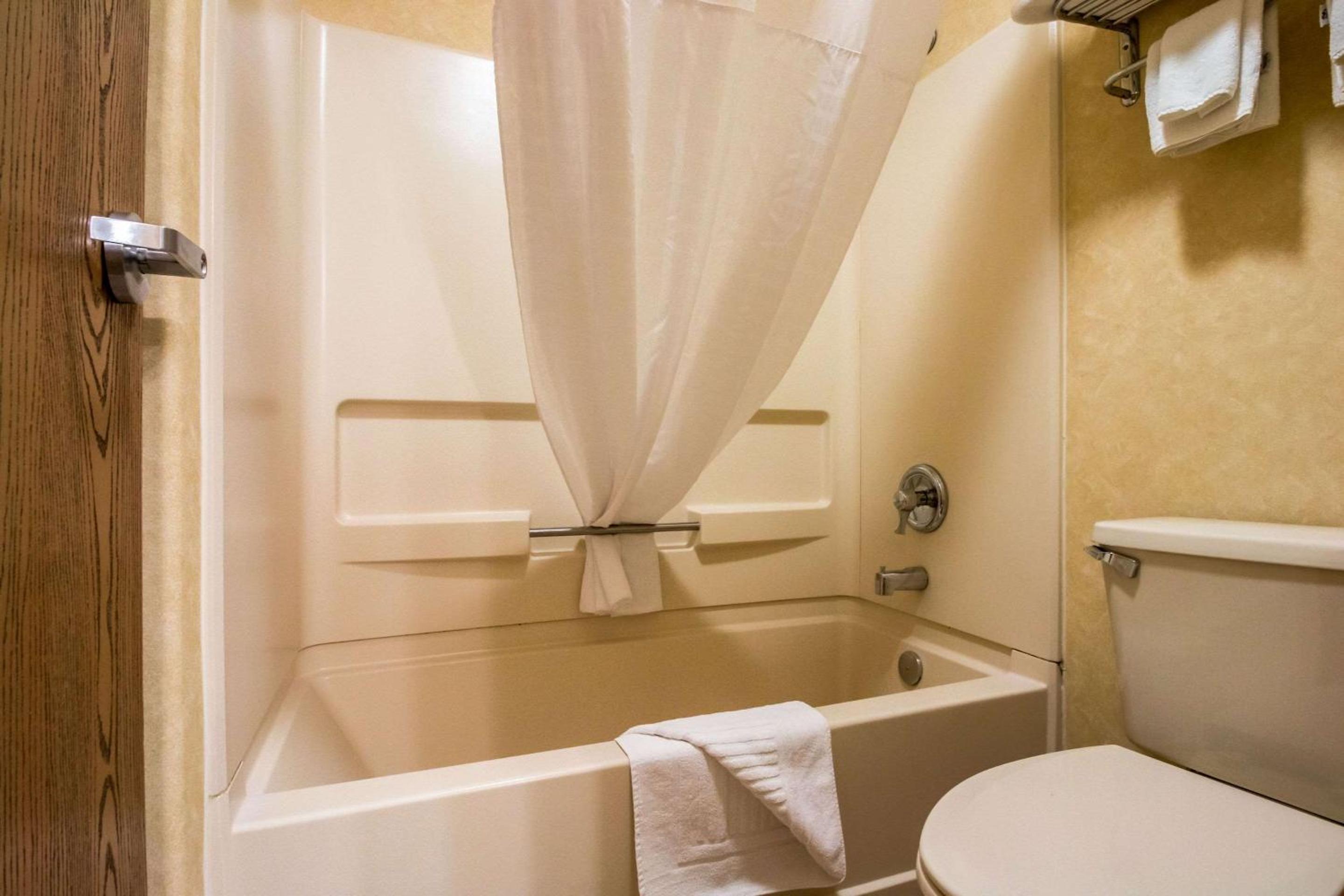 King Room - Non-Smoking - Photo 3
