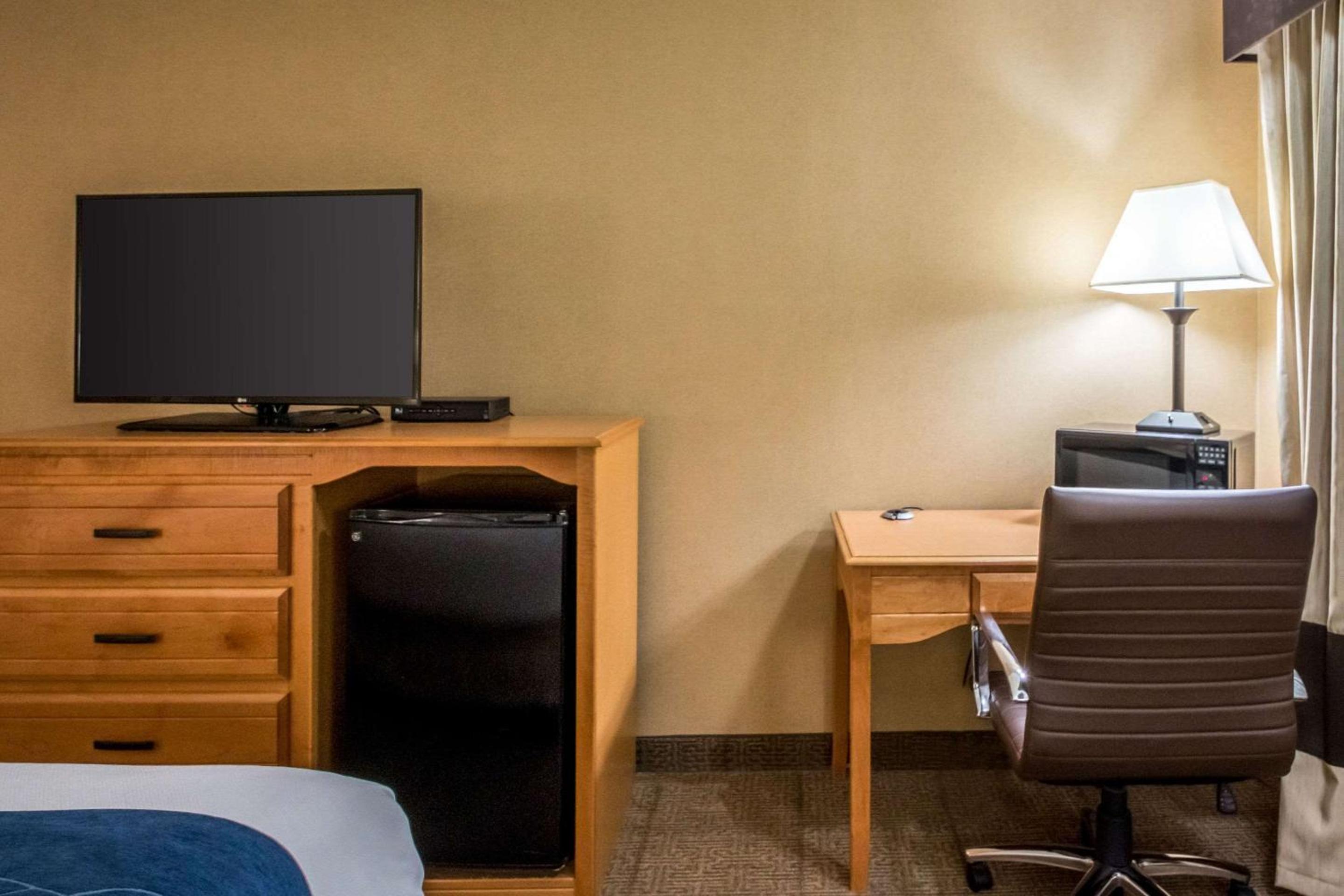 King Room - Non-Smoking - Photo 2