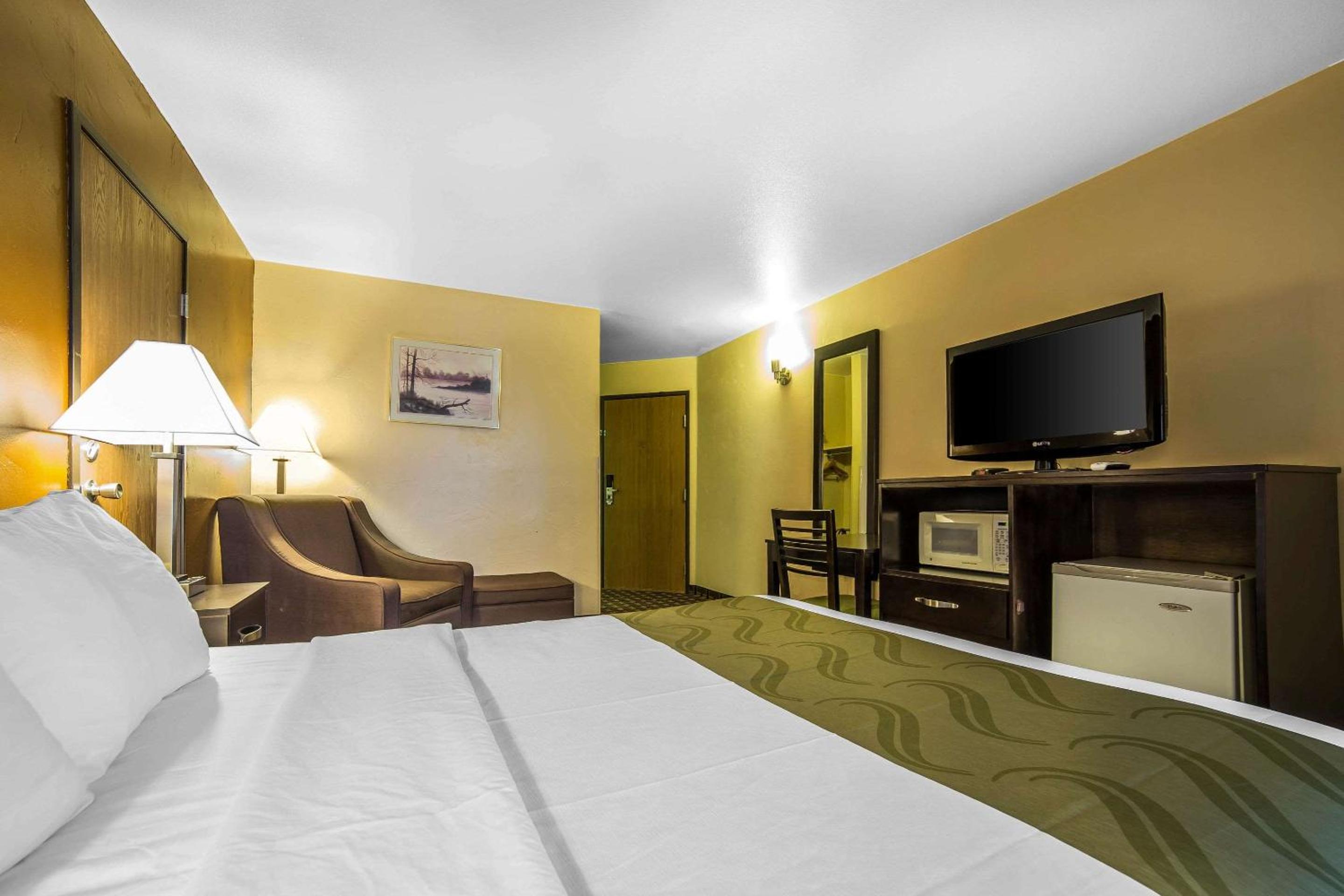Standard Queen Room - Non Smoking - Photo 4
