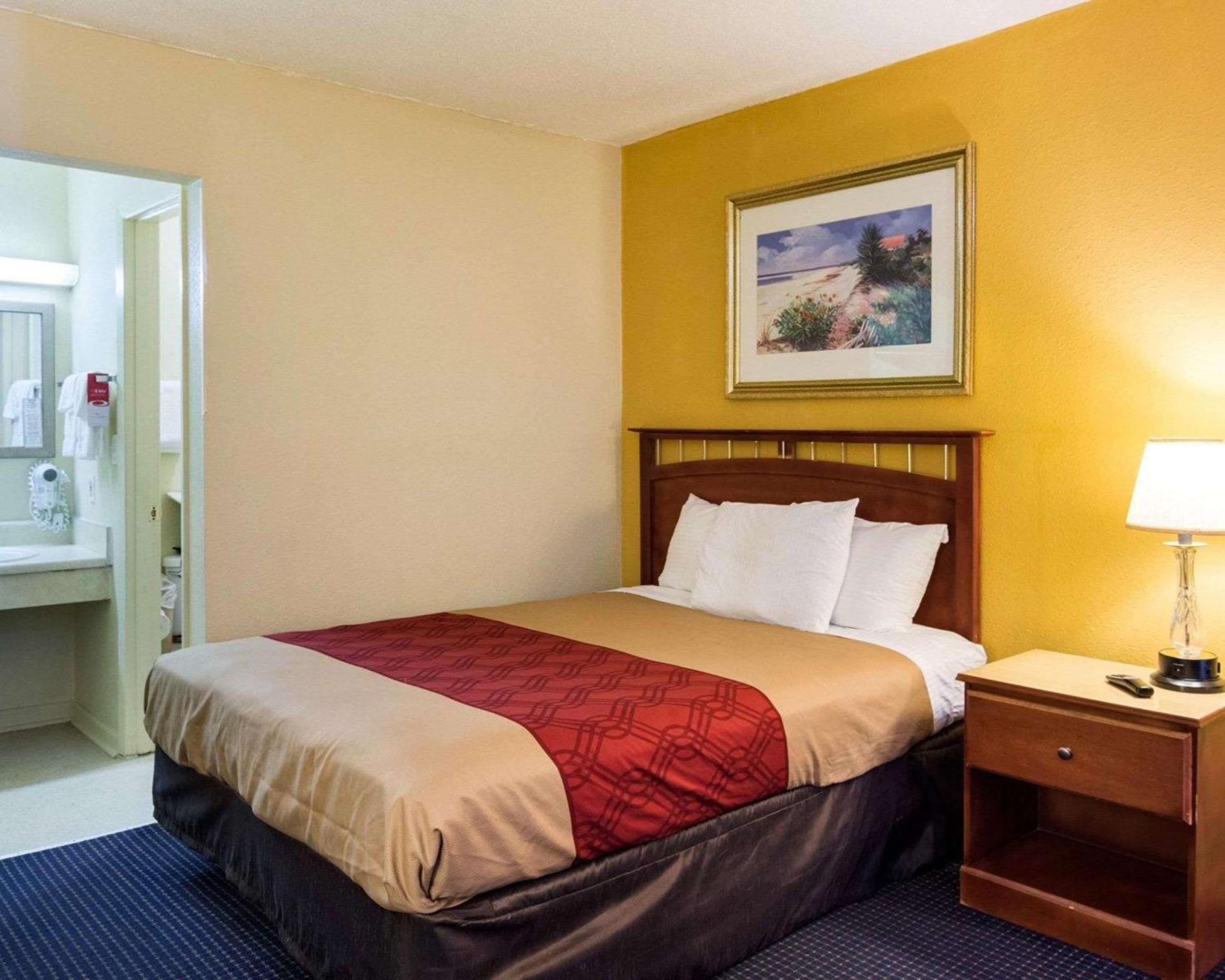 Double Room - Non-Smoking  - Photo 2