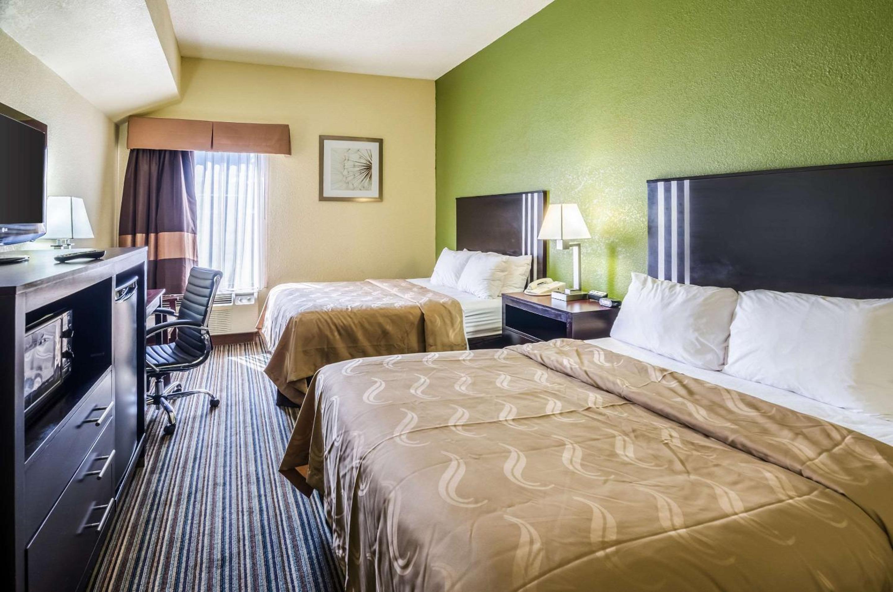Queen Room With Two Queen Beds - Non-Smoking photo 1