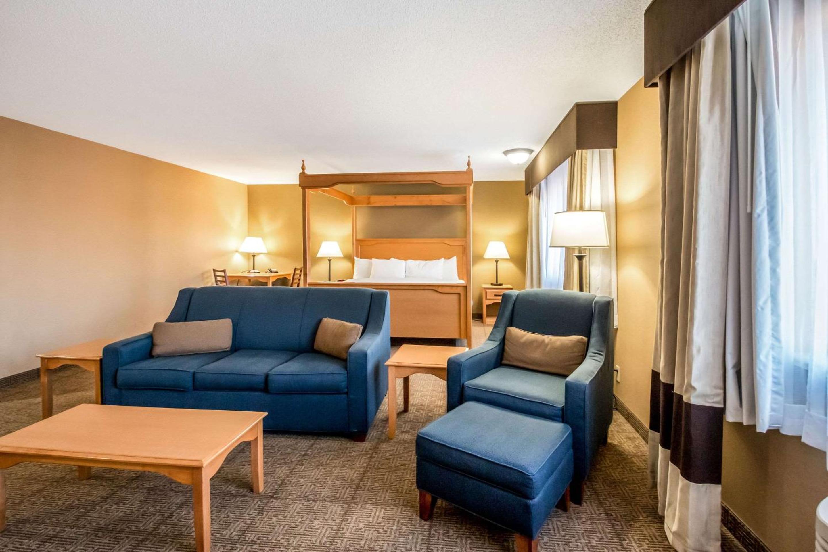 King Suite - Photo 2