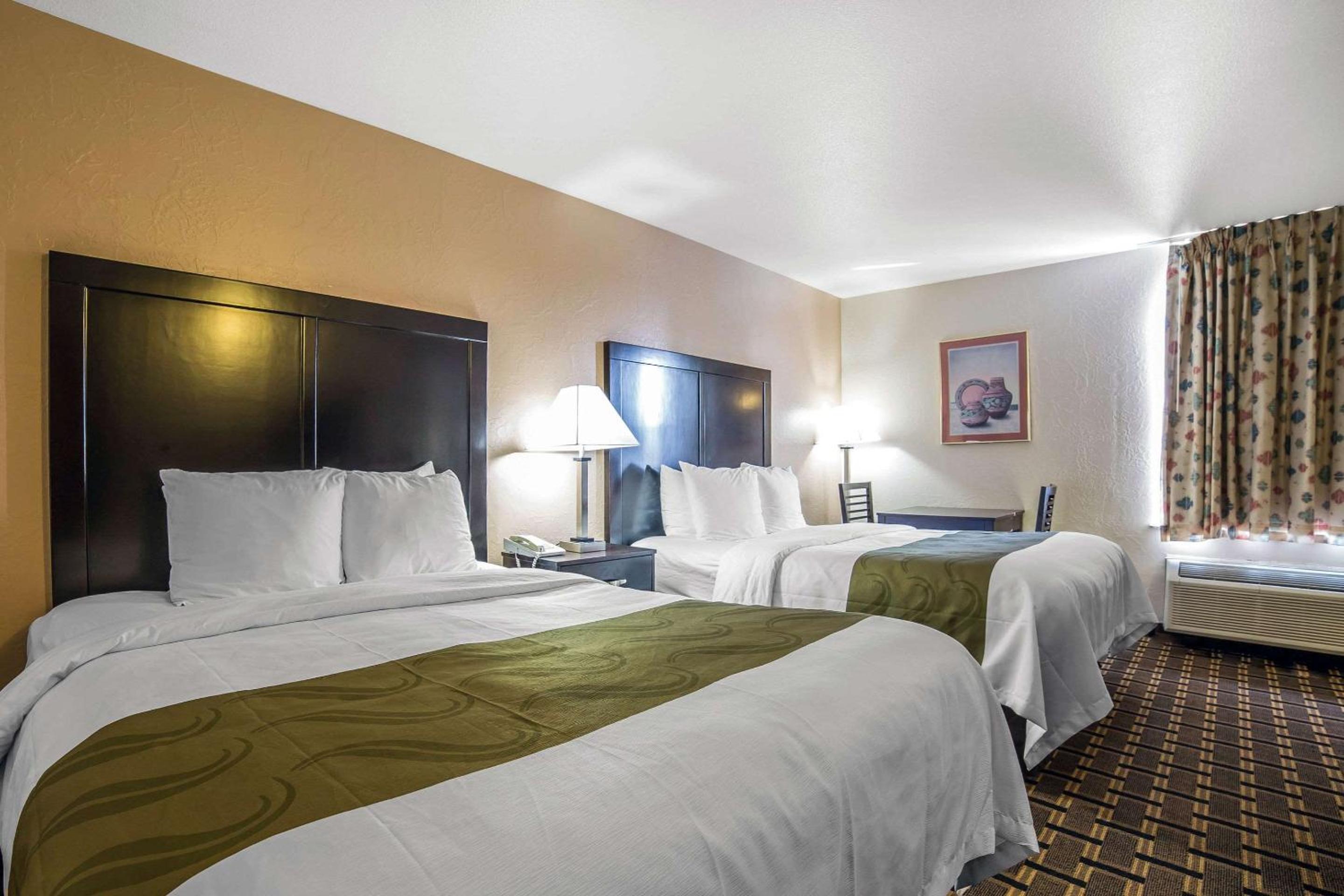 Queen Room with Two Queen Beds- Non-Smoking - Photo 3