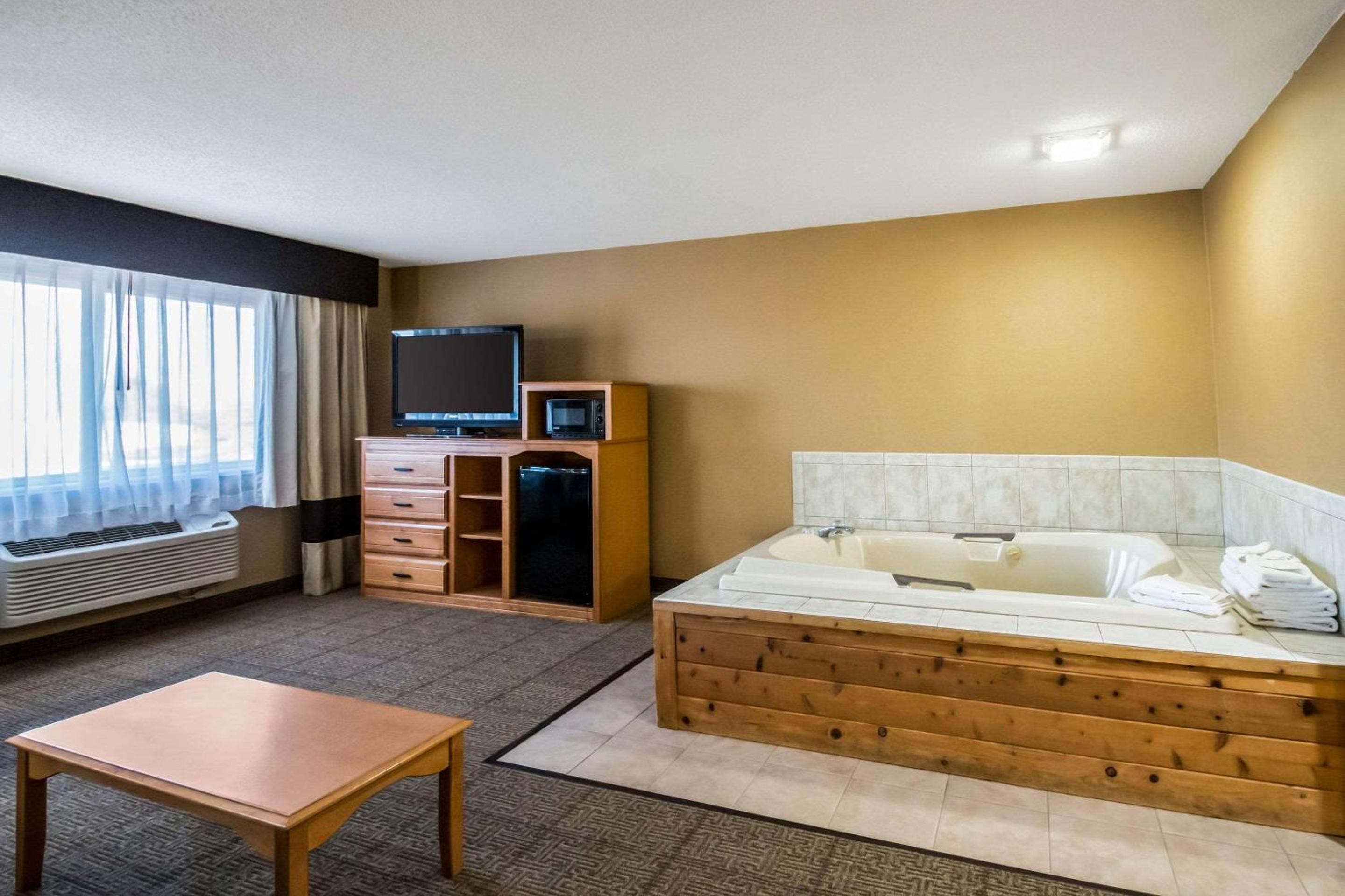 King Suite - Photo 3