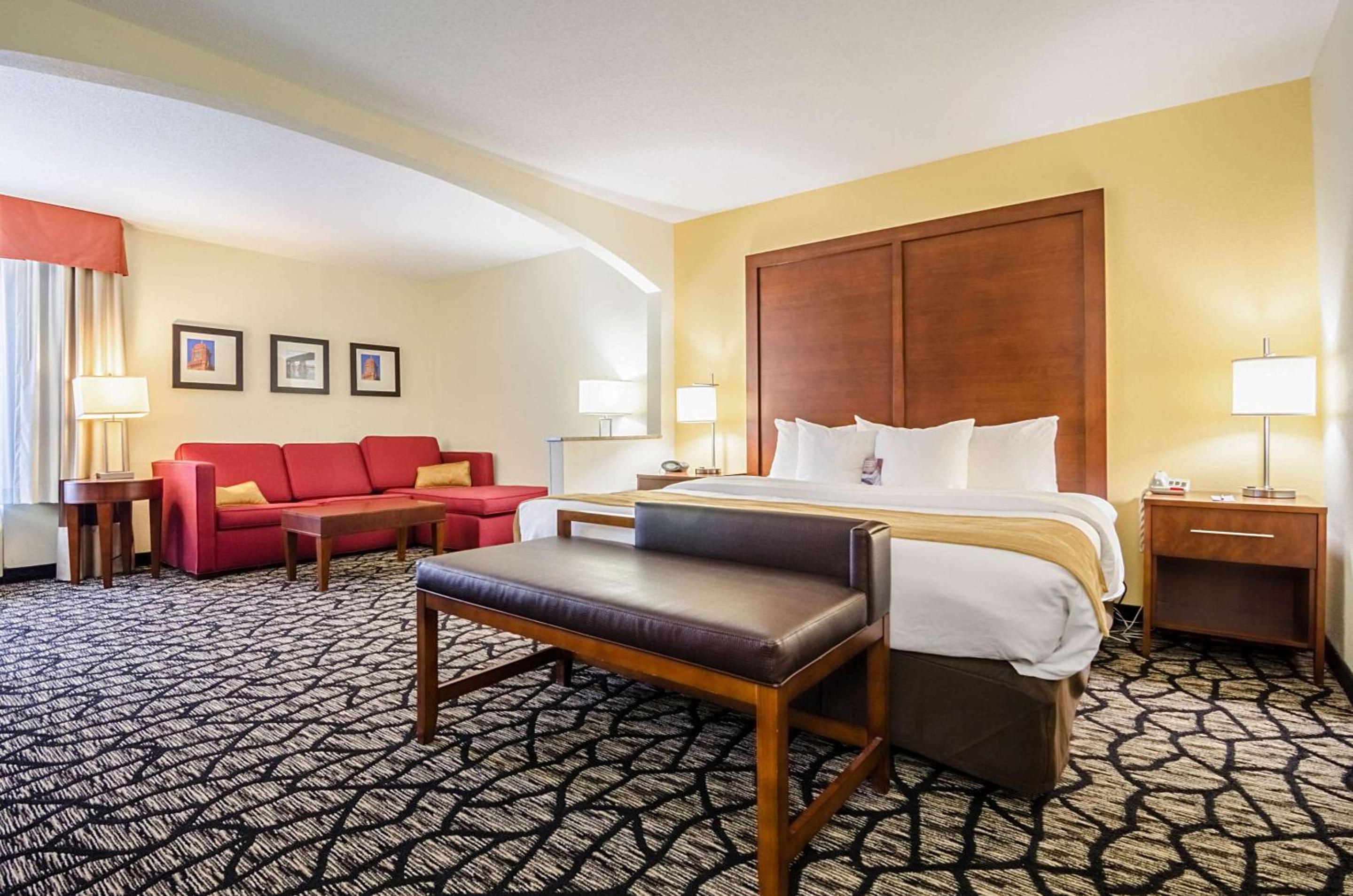 King Suite - Non-Smoking - Photo 1