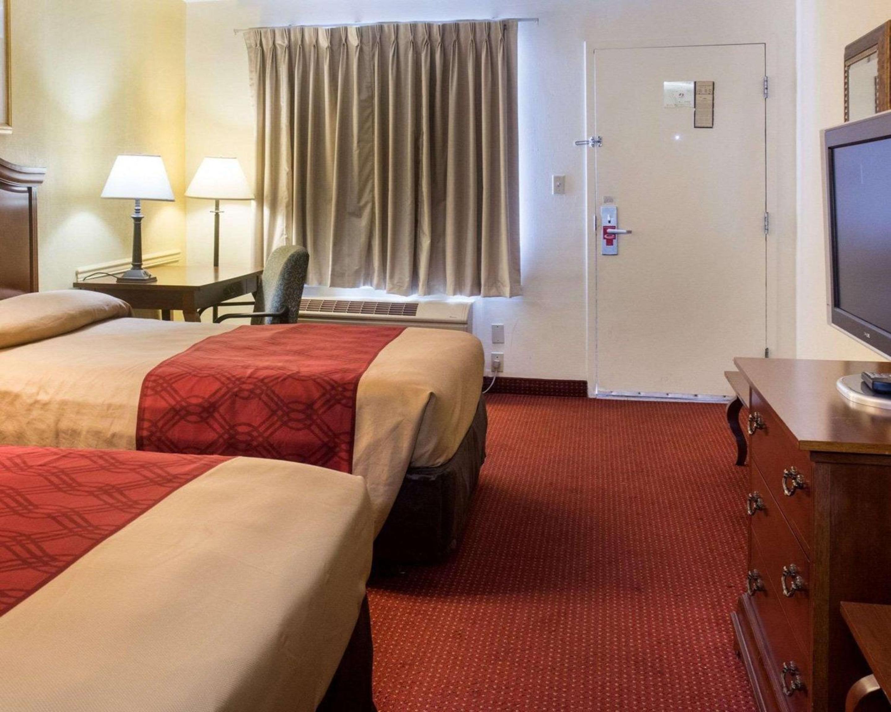 Double Room With Two Double Beds - Non-Smoking photo 3