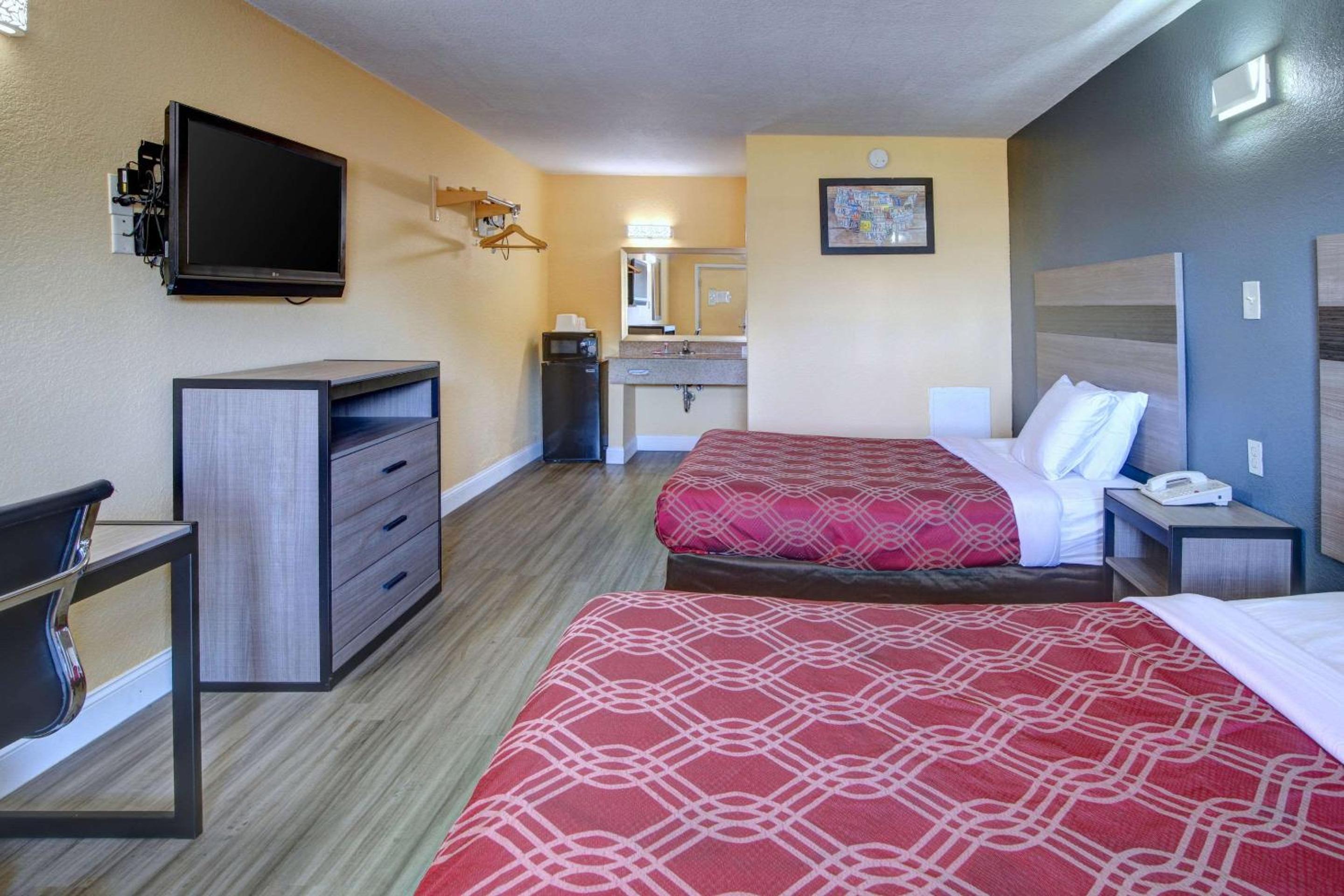Double Room with Two Double Beds - Smoking - Photo 7