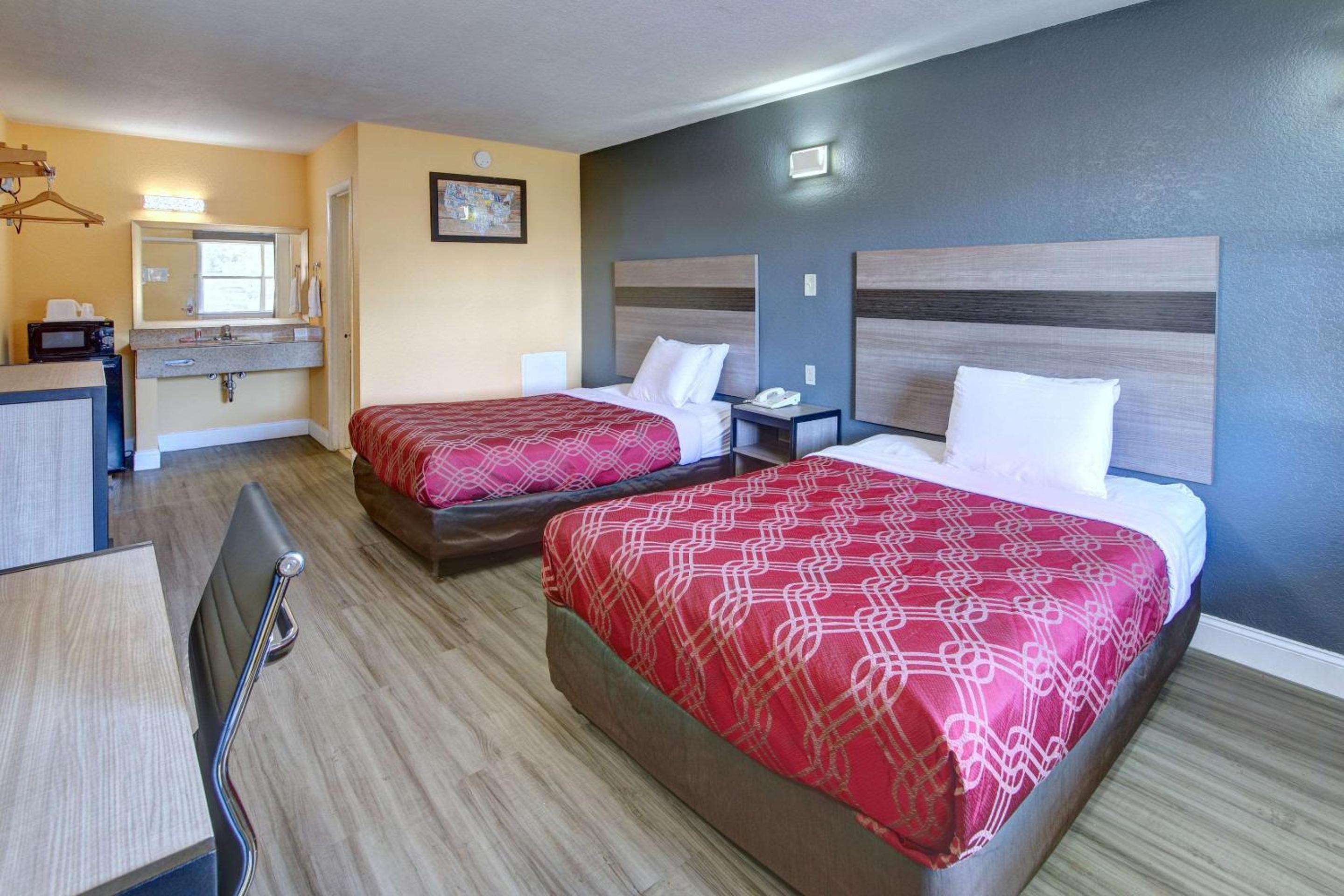 Double Room with Two Double Beds - Smoking - Photo 6