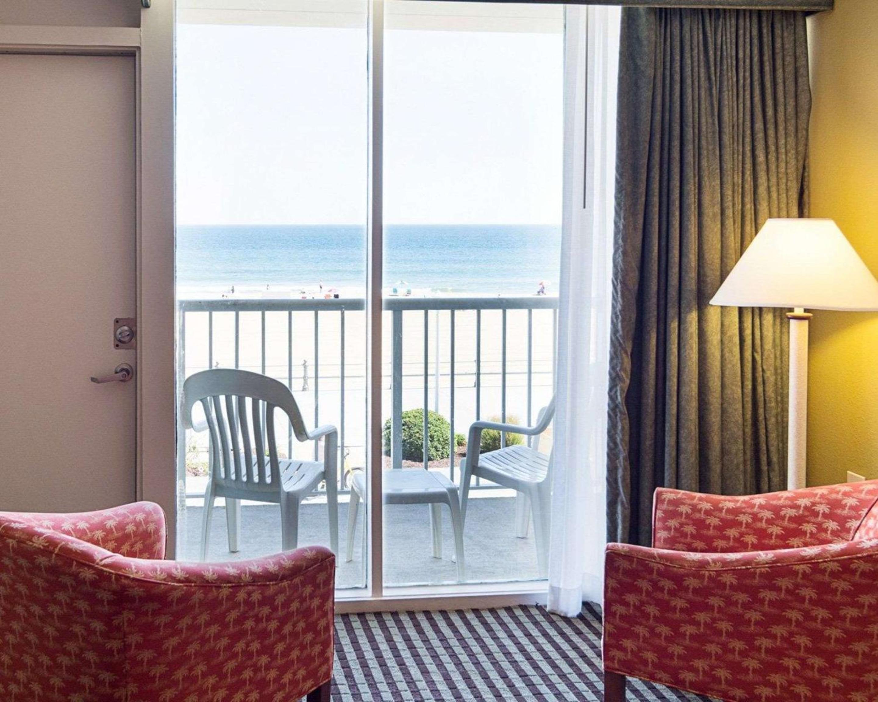 Two double beds - Ocean Front - Private Balcony  - Photo 4
