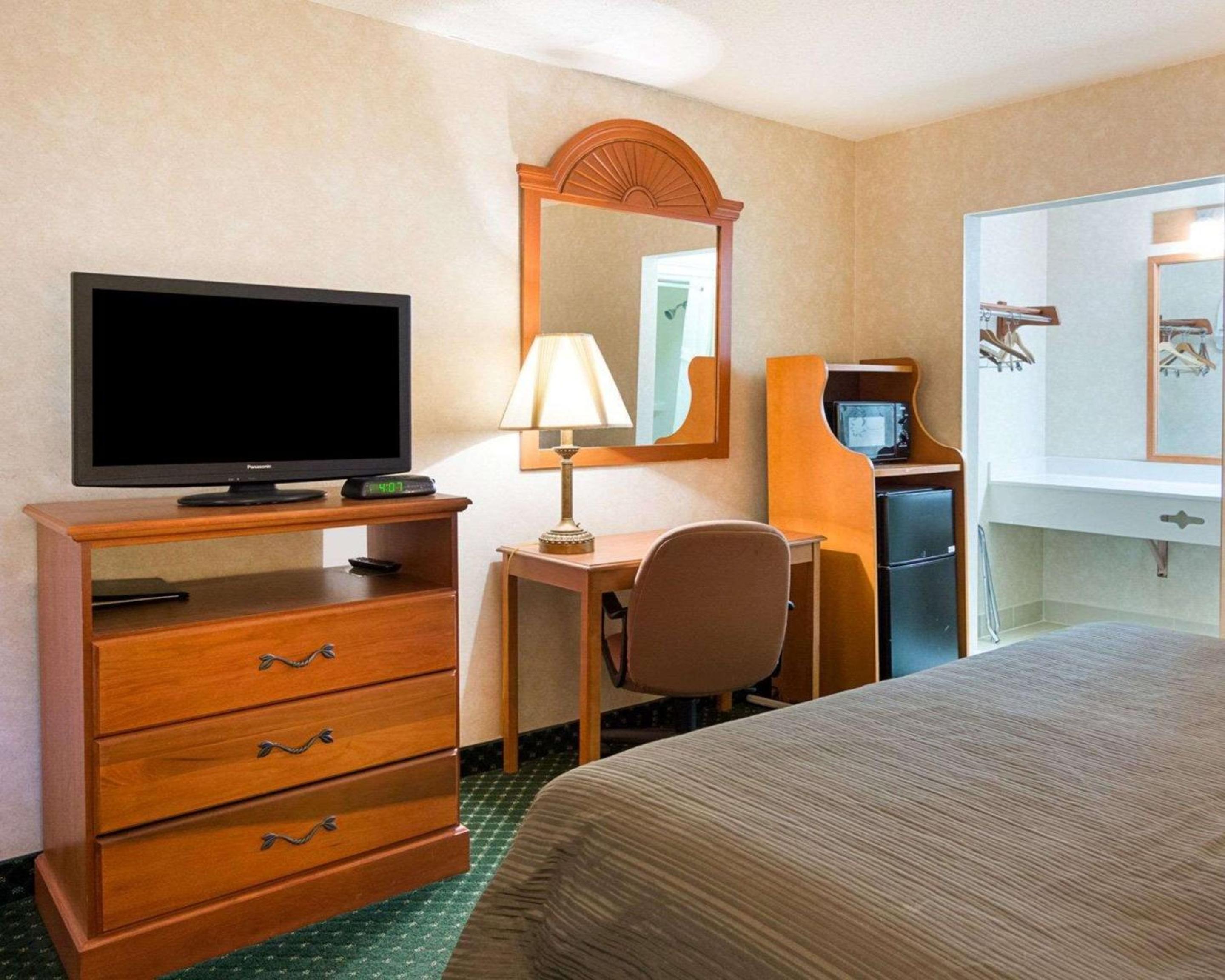 King Room - Non-Smoking - Photo 1