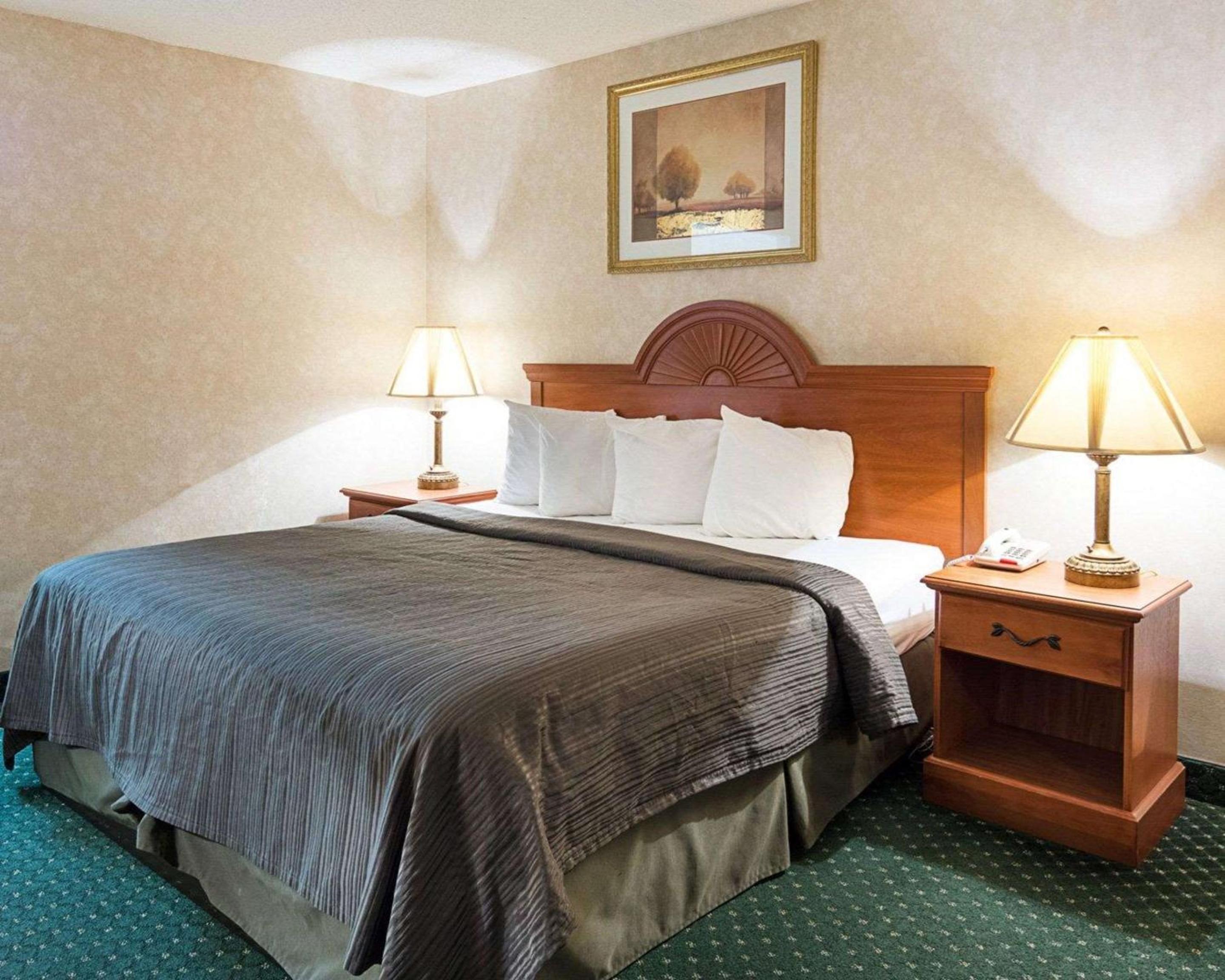 King Room - Non-Smoking - Photo 2