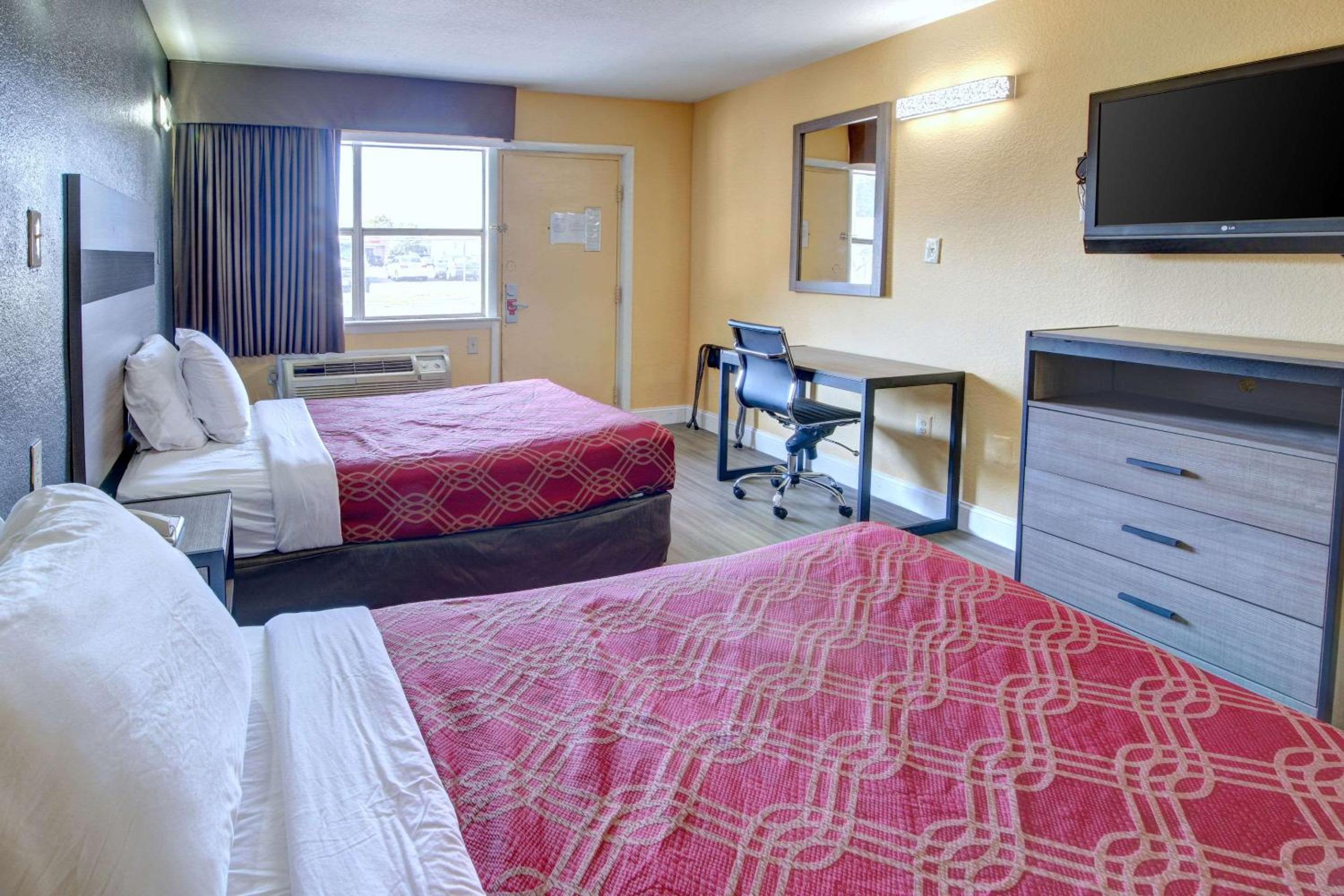 Double Room with Two Double Beds - Smoking - Photo 5