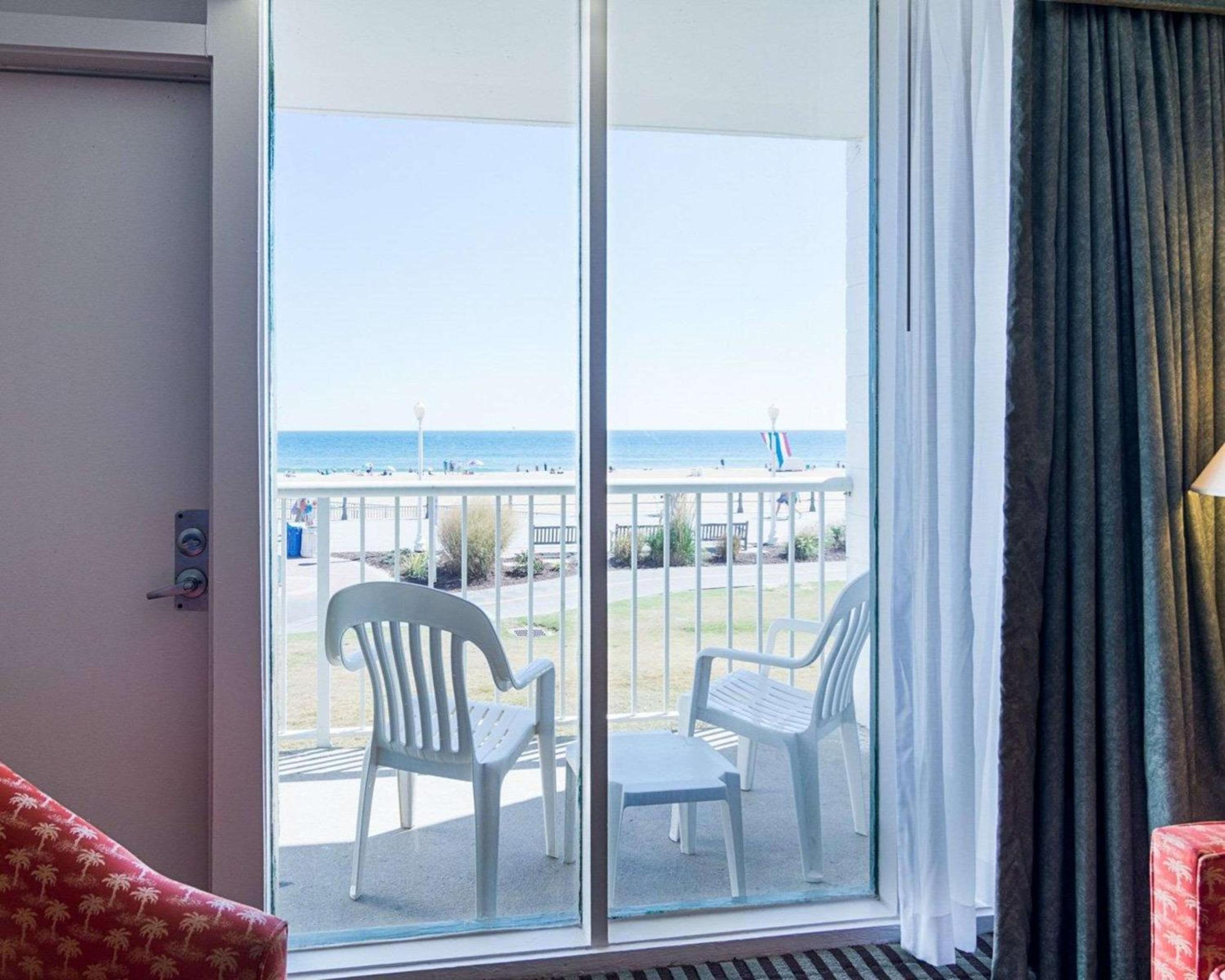 Two double beds - Ocean Front - Private Balcony  - Photo 5