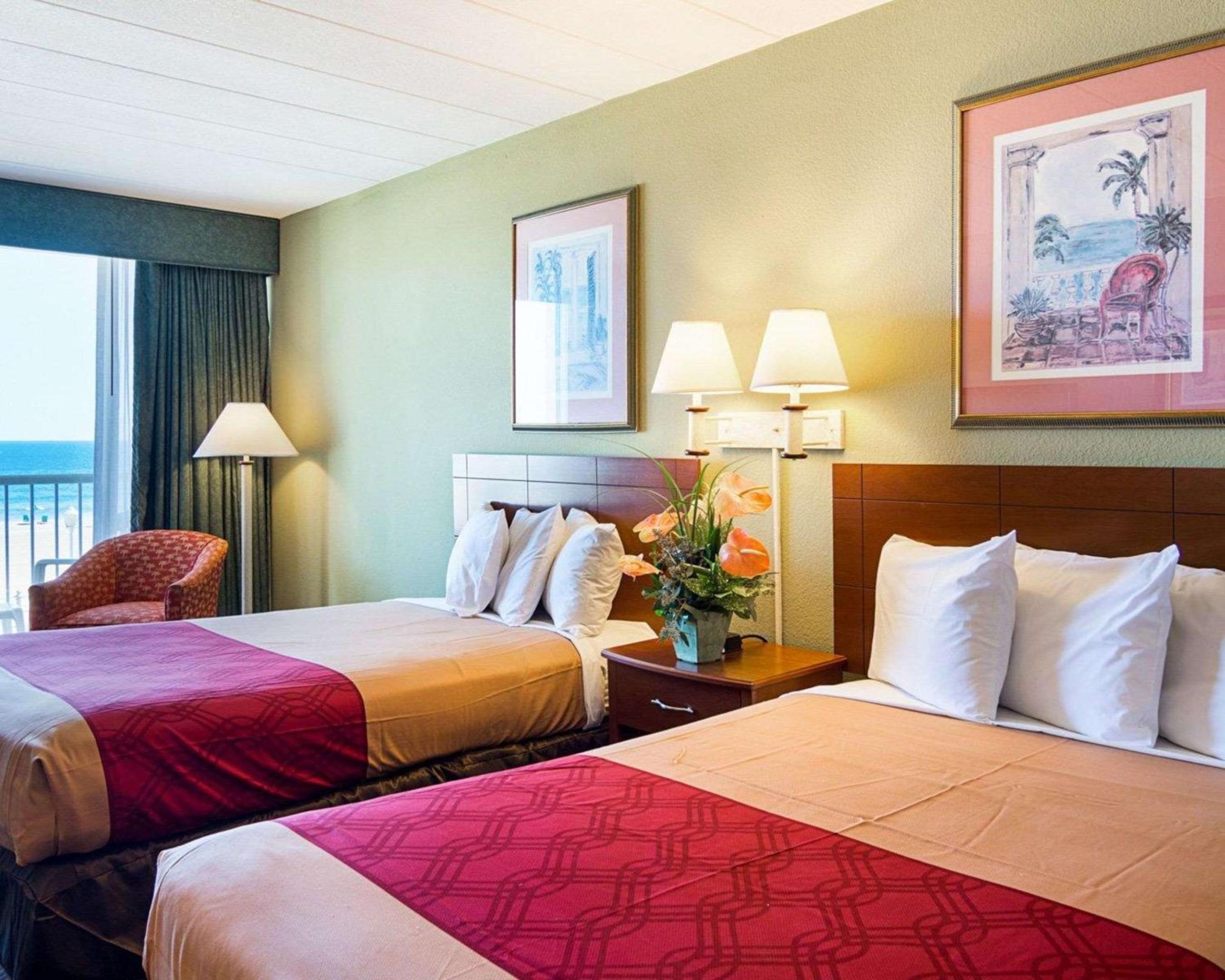 Two double beds - Ocean Front - Private Balcony  - Photo 11