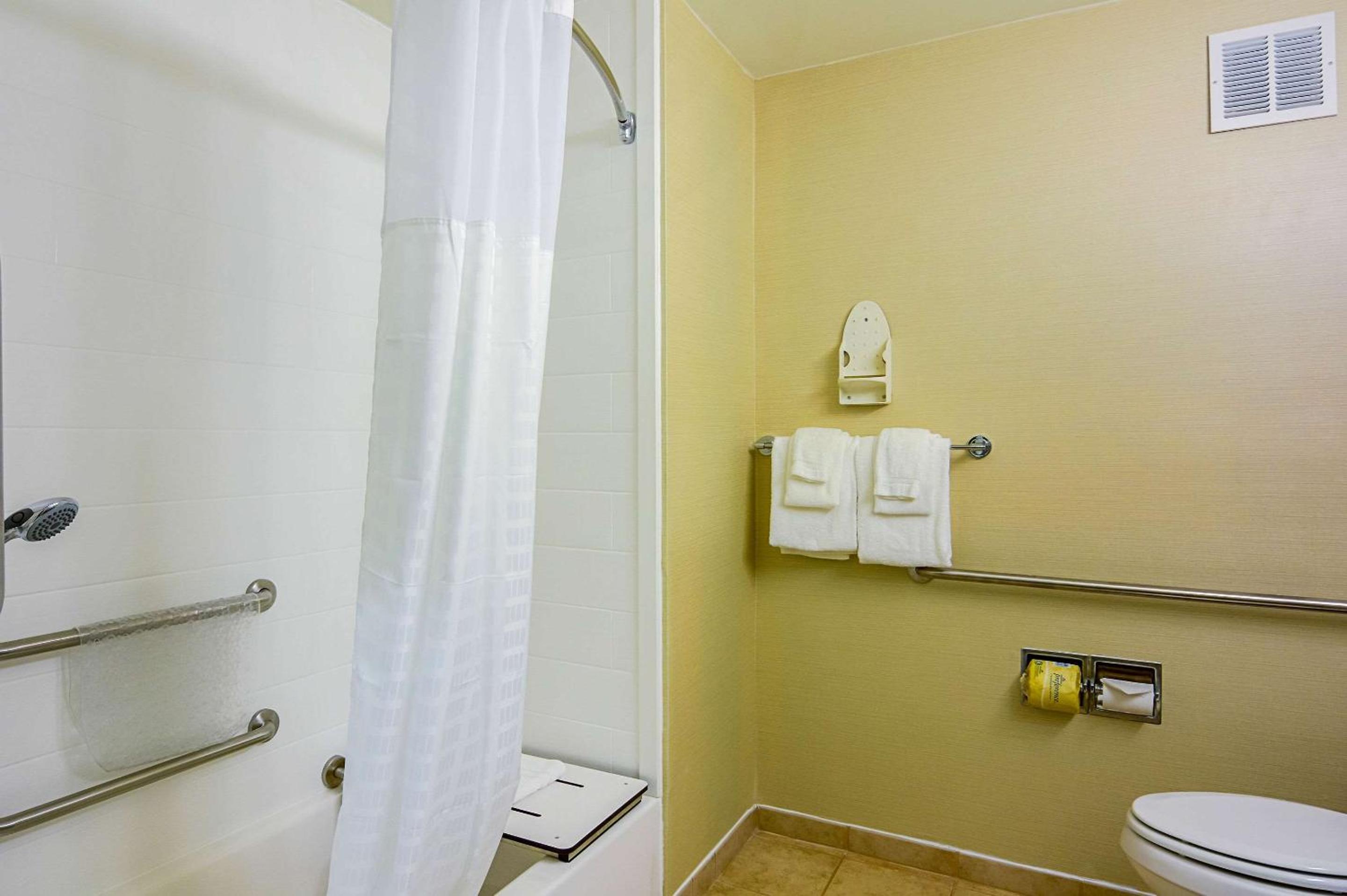 King Room - Accessible/Non-Smoking - Photo 4