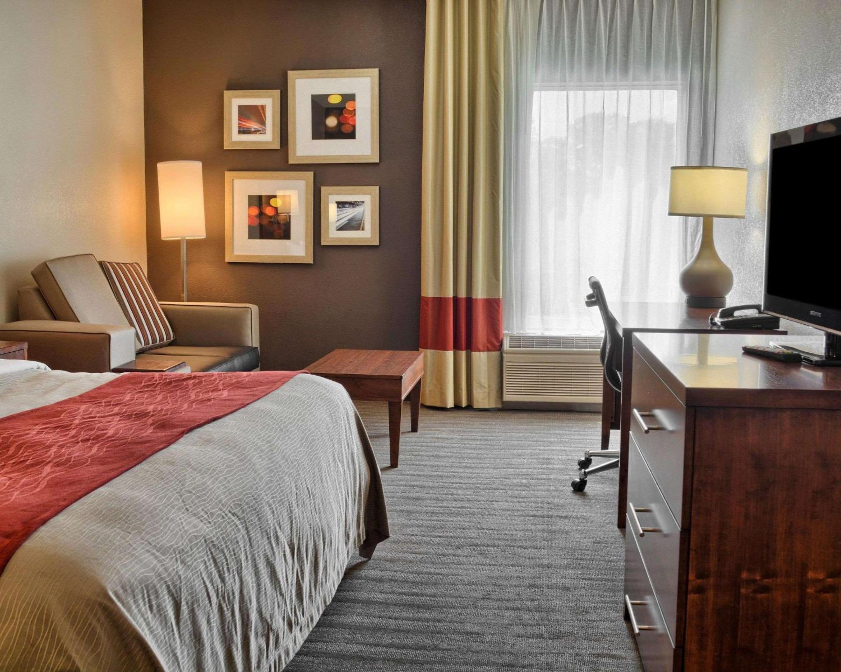 King Room - Non-Smoking - Photo 1