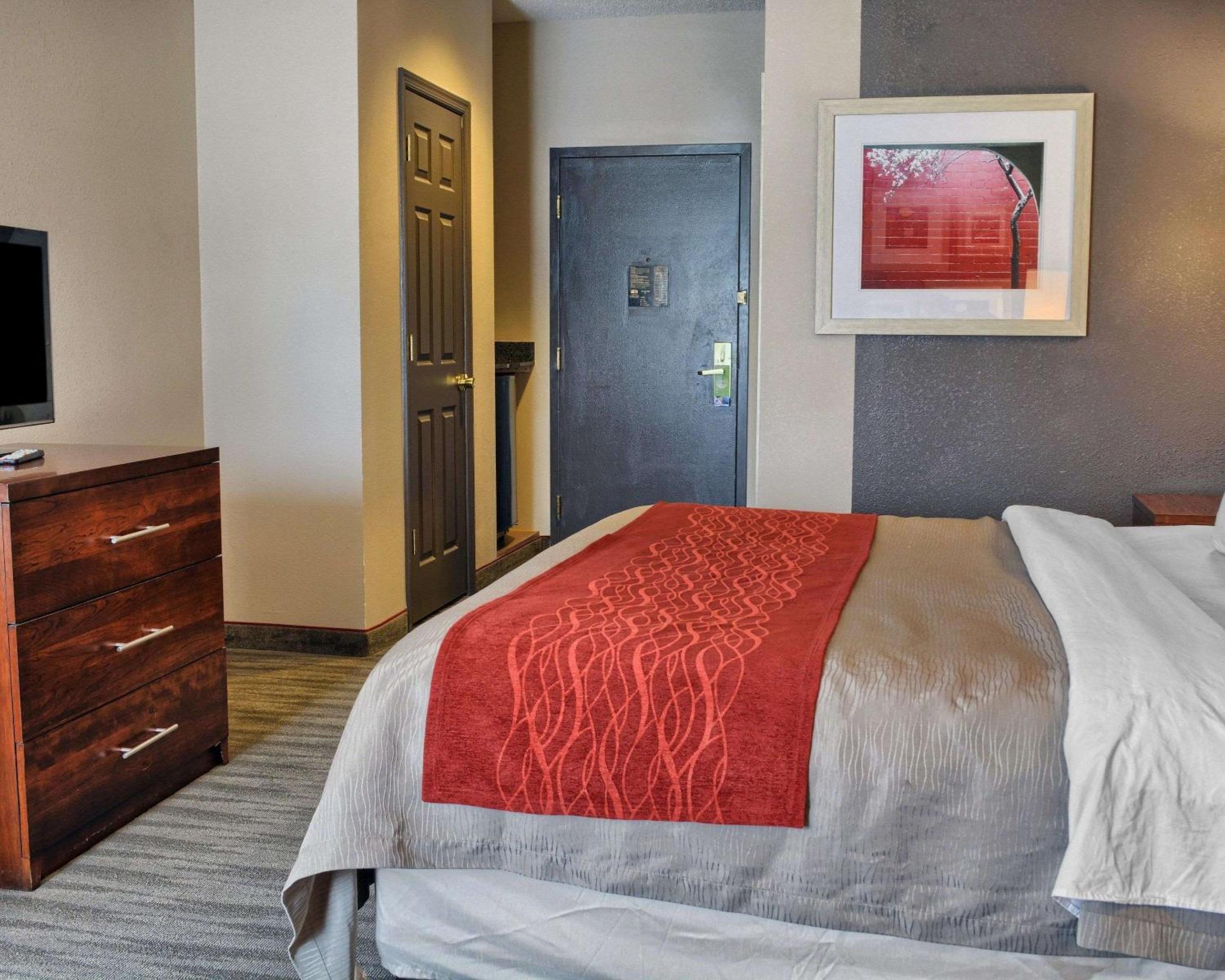 King Room - Non-Smoking - Photo 2