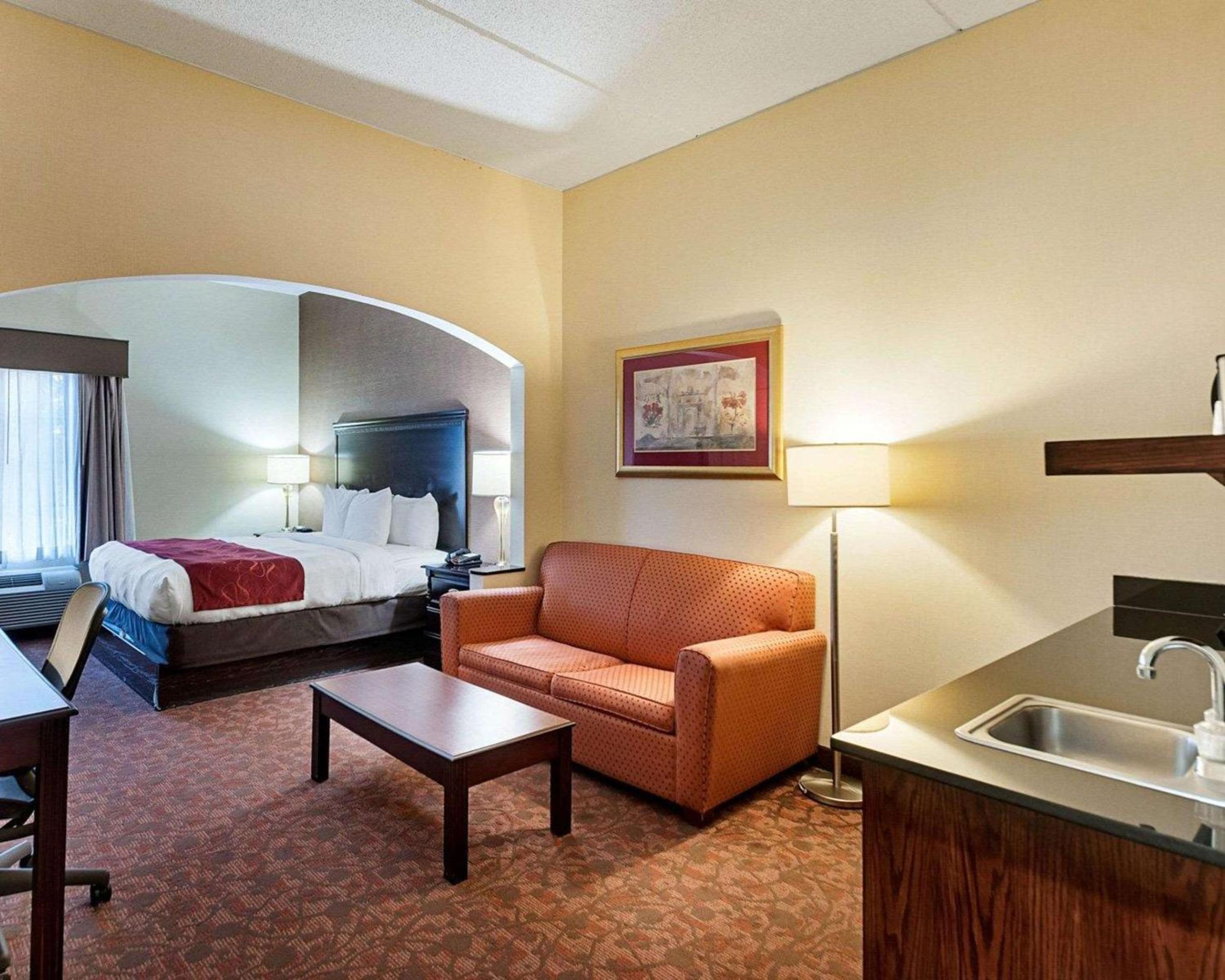 King Suite - Non-Smoking - Photo 1