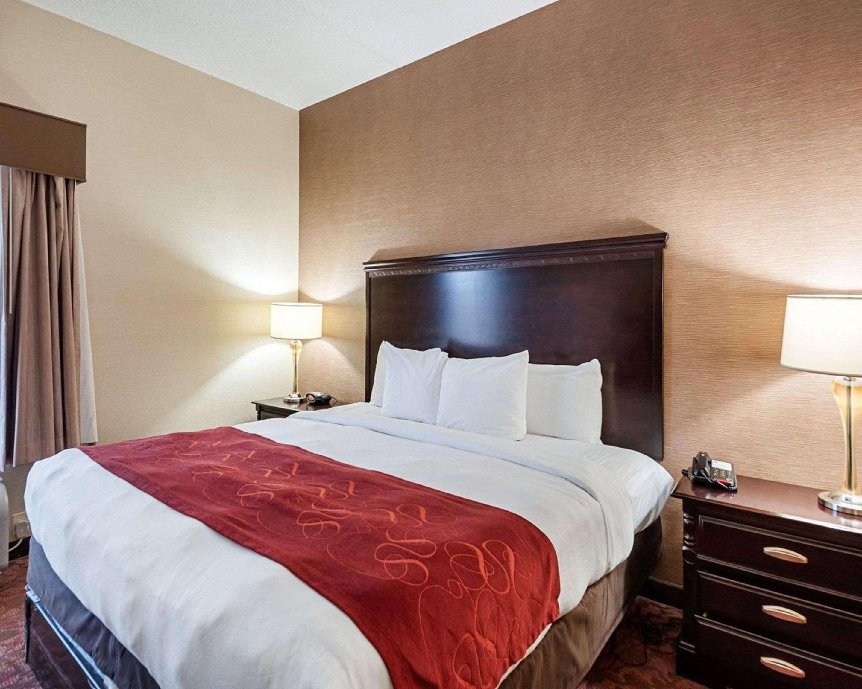King Suite - Non-Smoking - Photo 4
