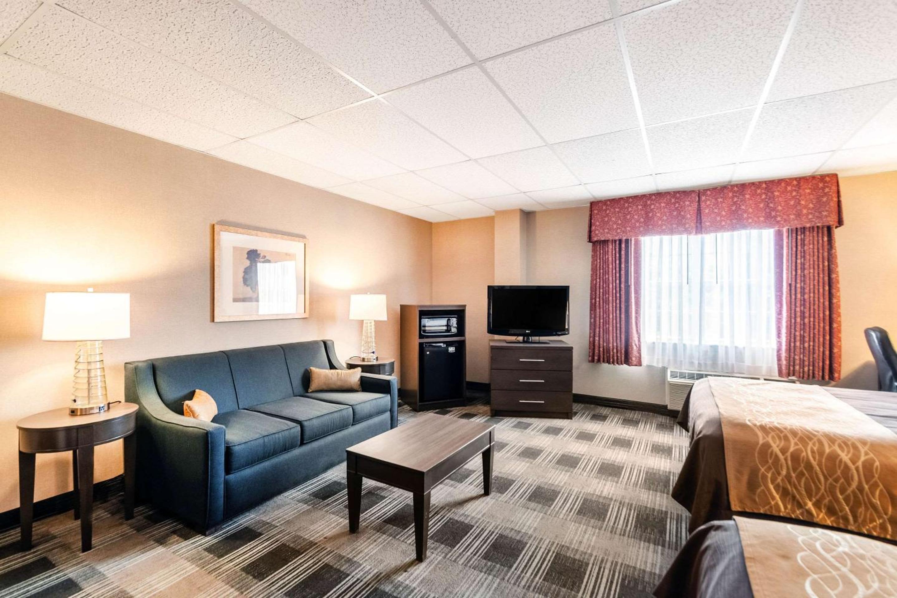 Suite with Two Queen Beds and Sofa Bed  - Photo 6