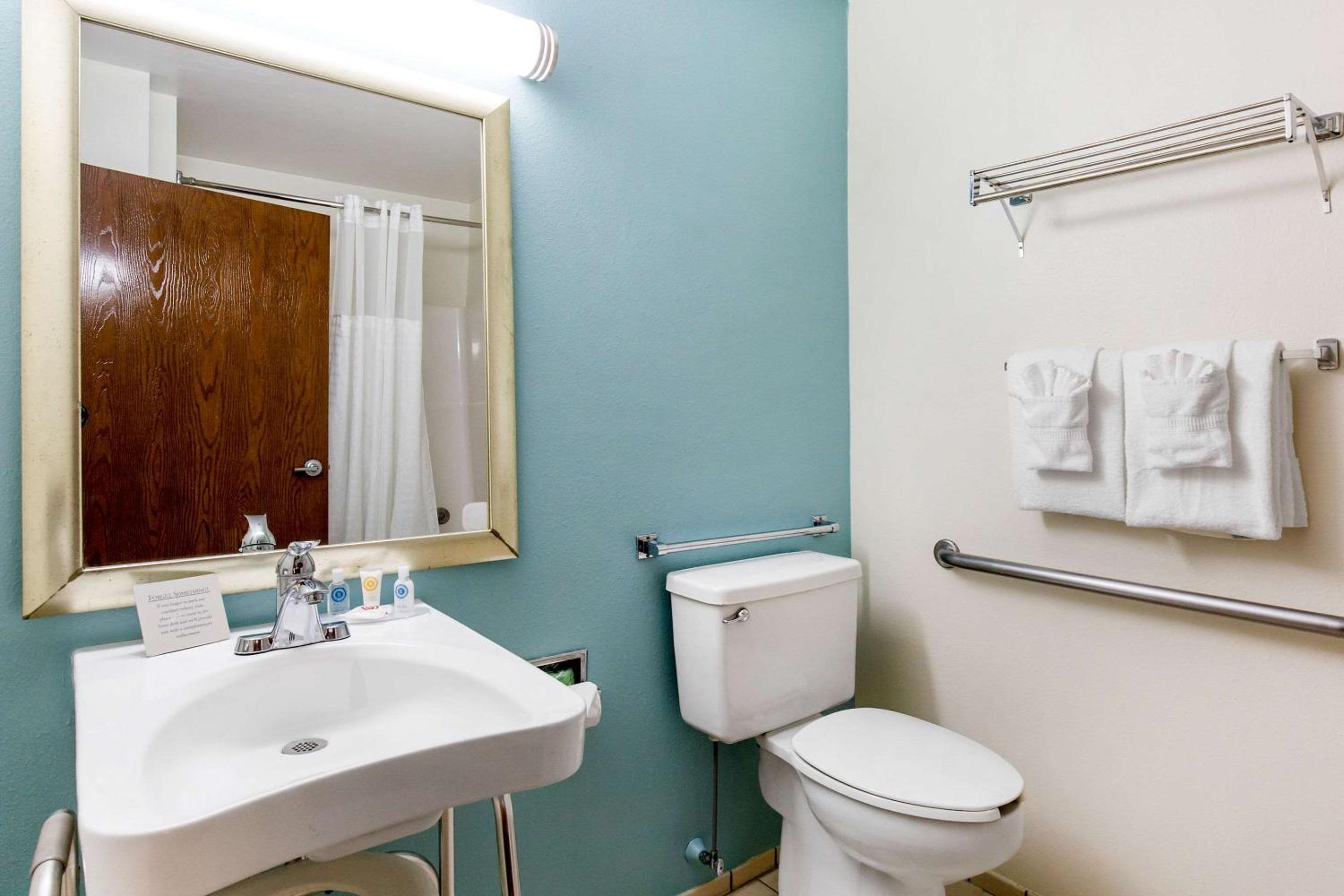 King Room - Accessible/Non-Smoking photo 1