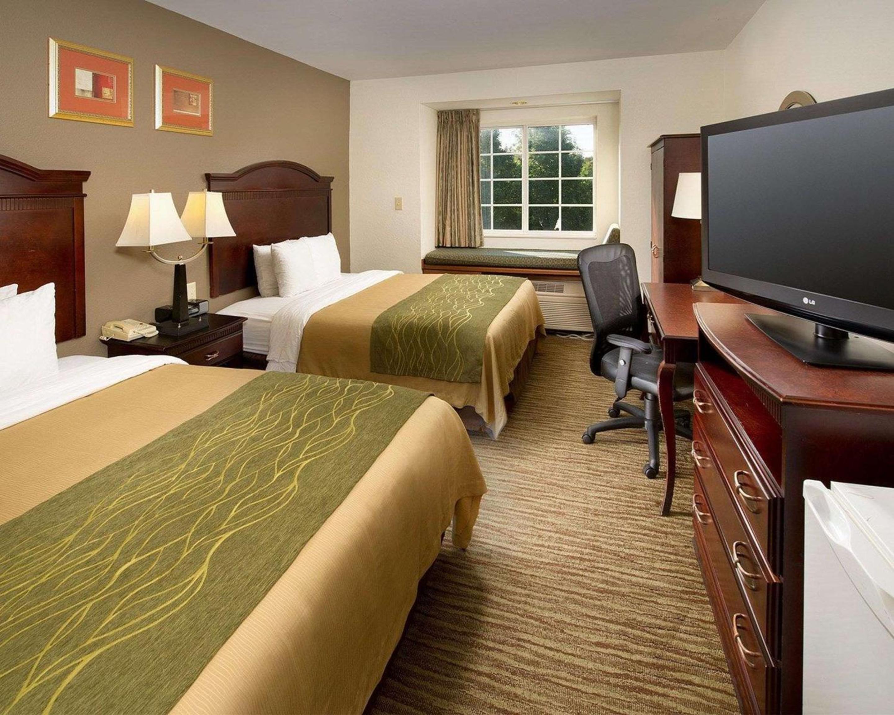 Queen Room With Two Queen Beds - Non-Smoking