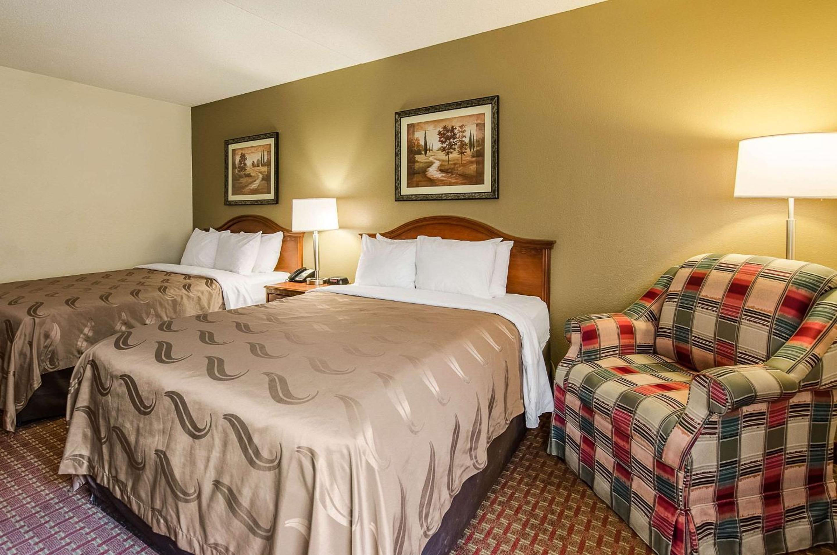 Queen Room With Two Queen Beds - Non-Smoking photo 1