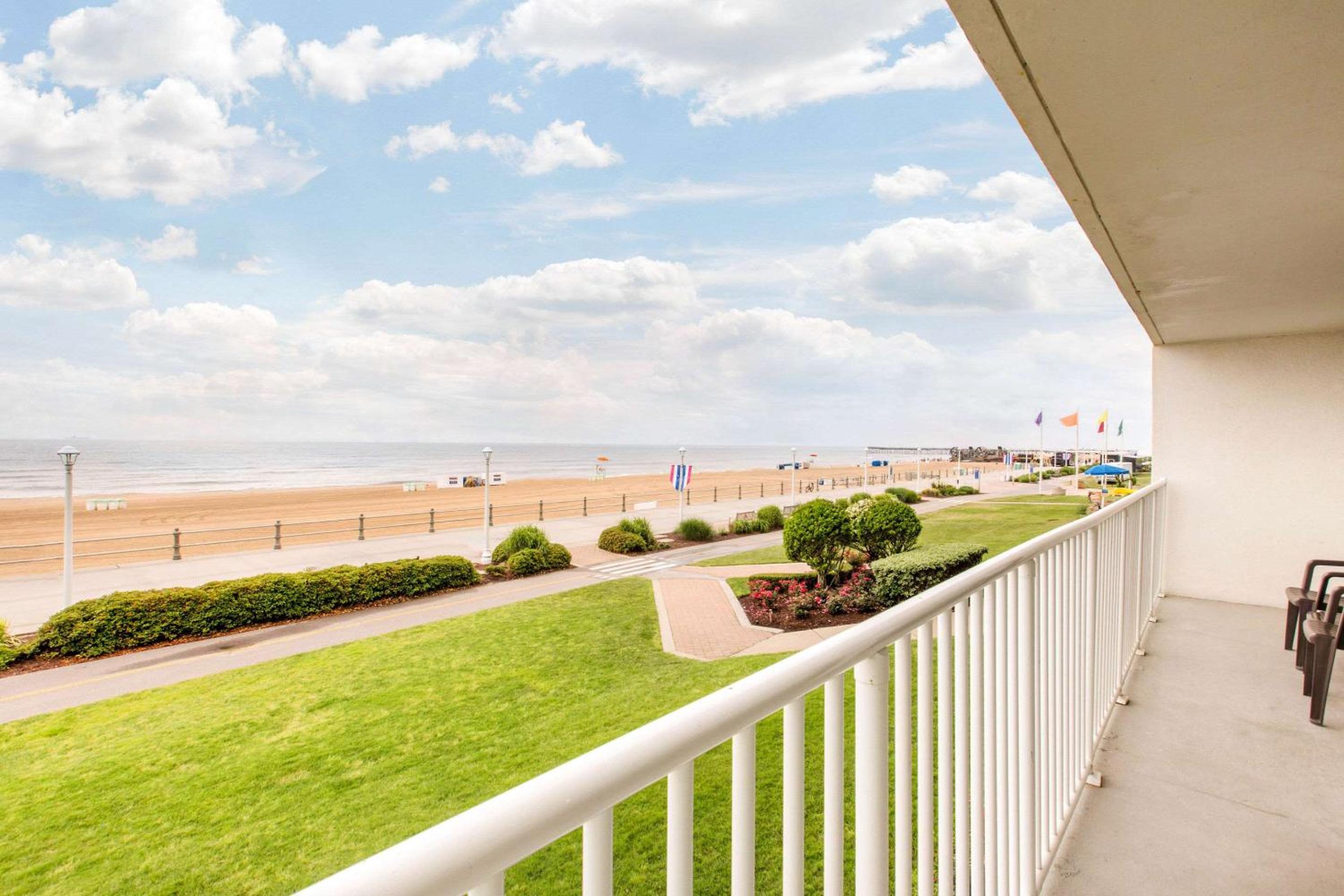 King Suite Ocean Front - Non-Smoking - Photo 3