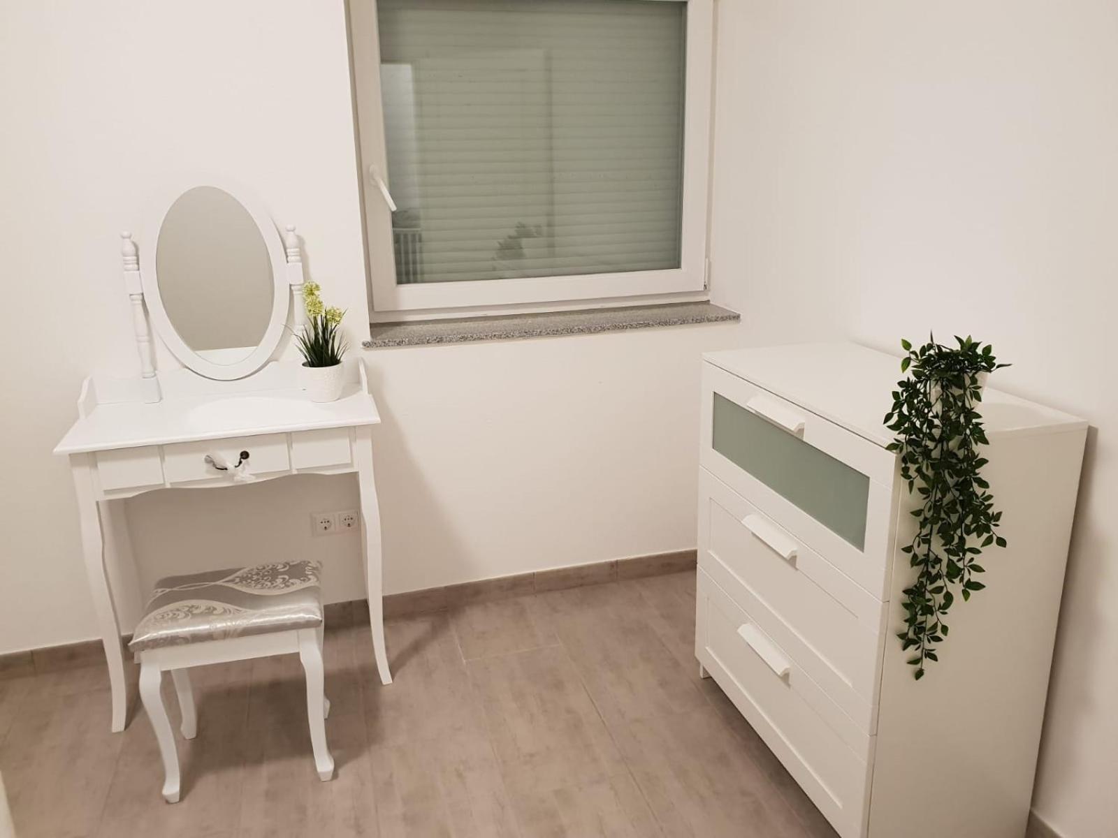 Apartment with Lake View - Photo 3