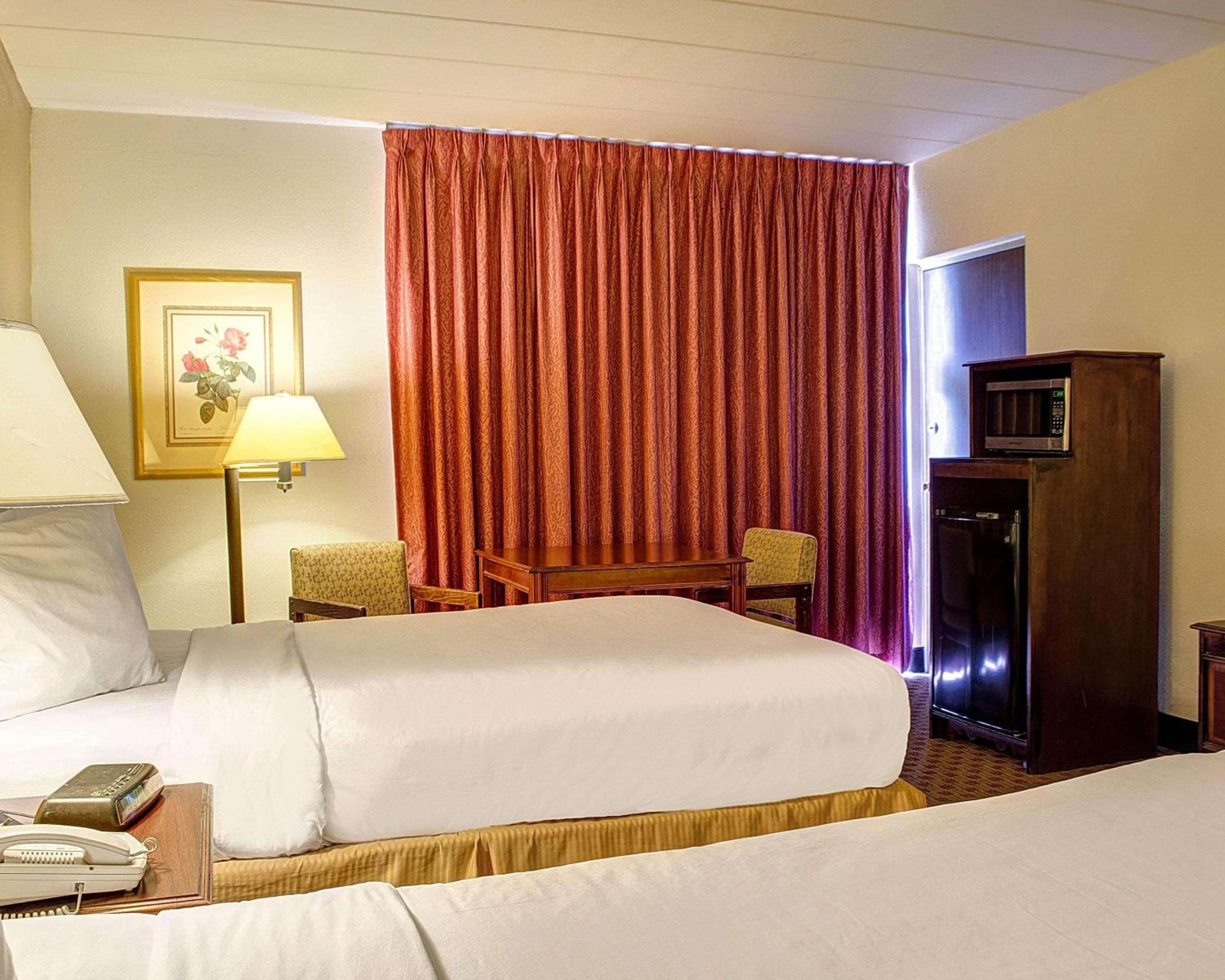 Standard Double Room with 2 Double Beds - Non-Smoking - Photo 2