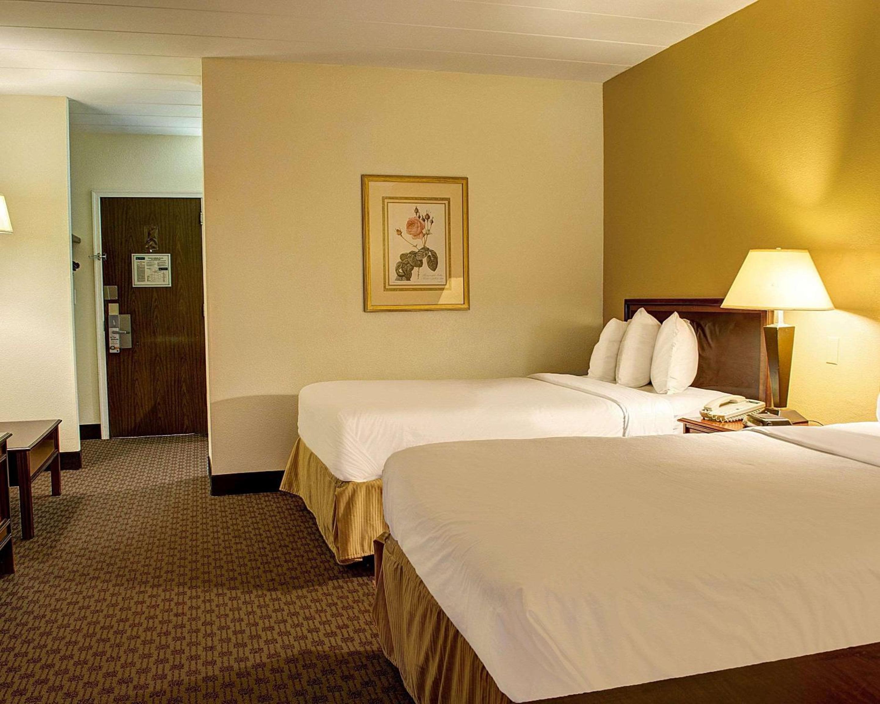 Standard Double Room with 2 Double Beds - Non-Smoking - Photo 5