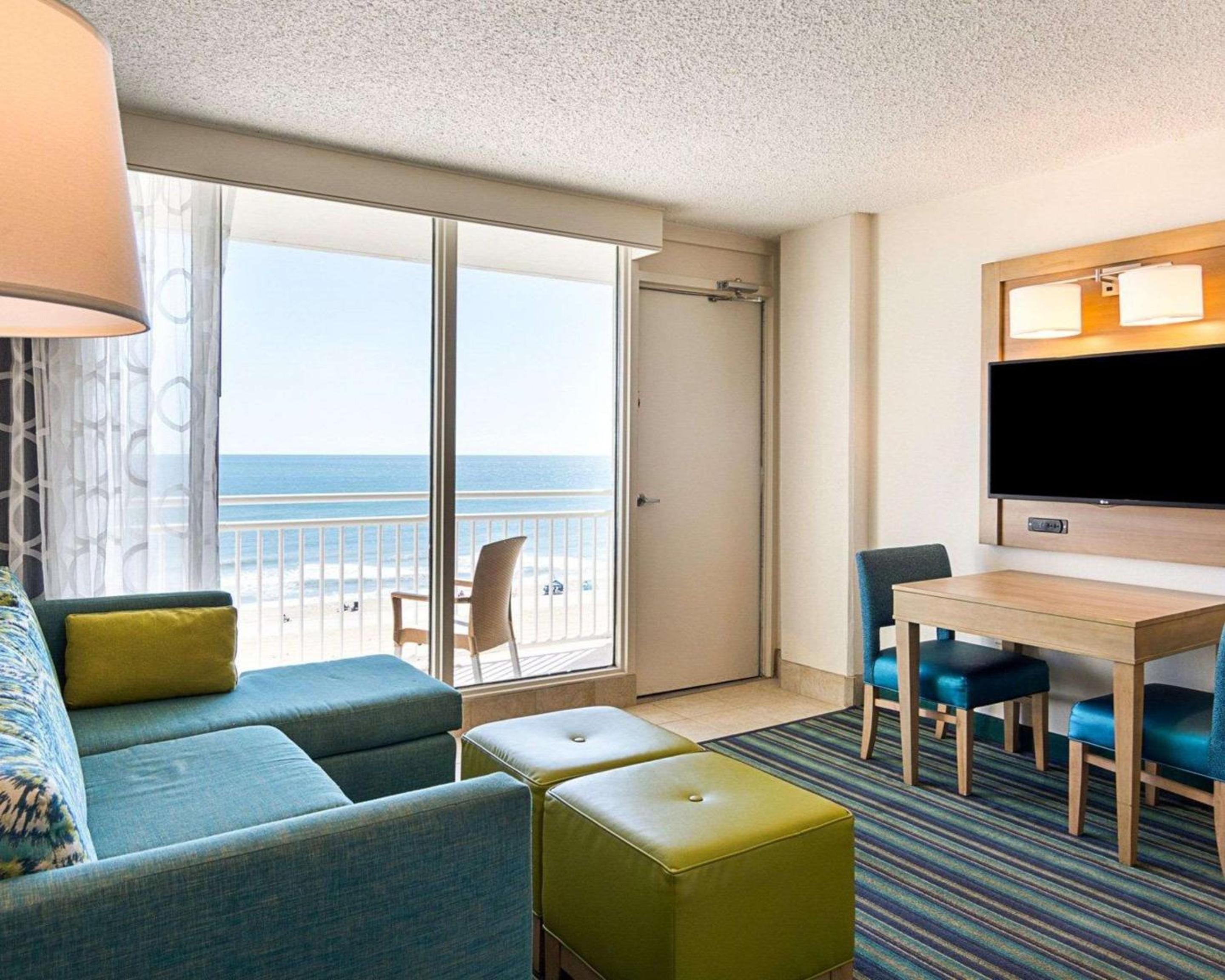 Double Suite with Two Double Beds - Non-Smoking - Photo 1