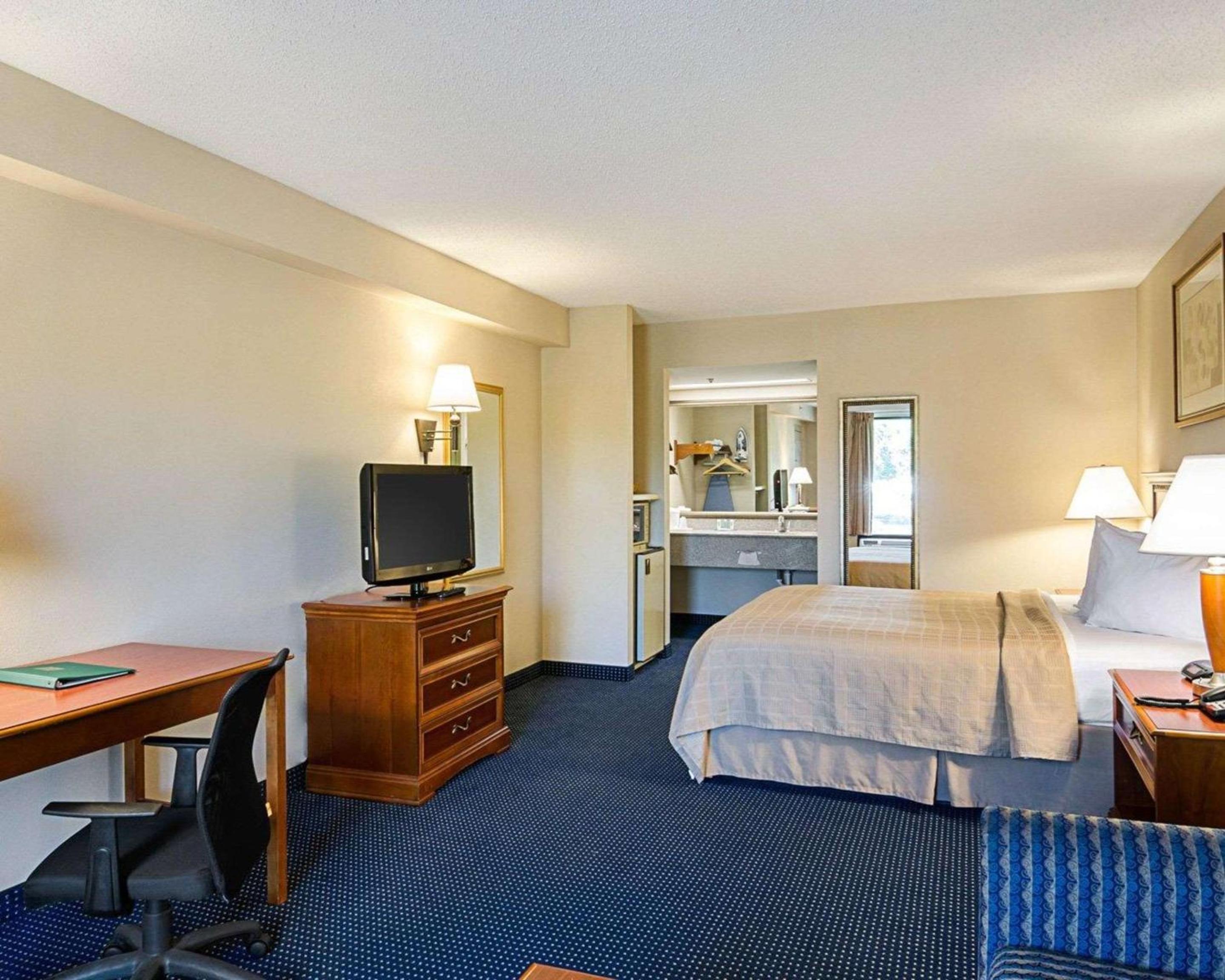 Executive King Room, 1 King Bed, Larger Room, Non Smoking - Photo 3