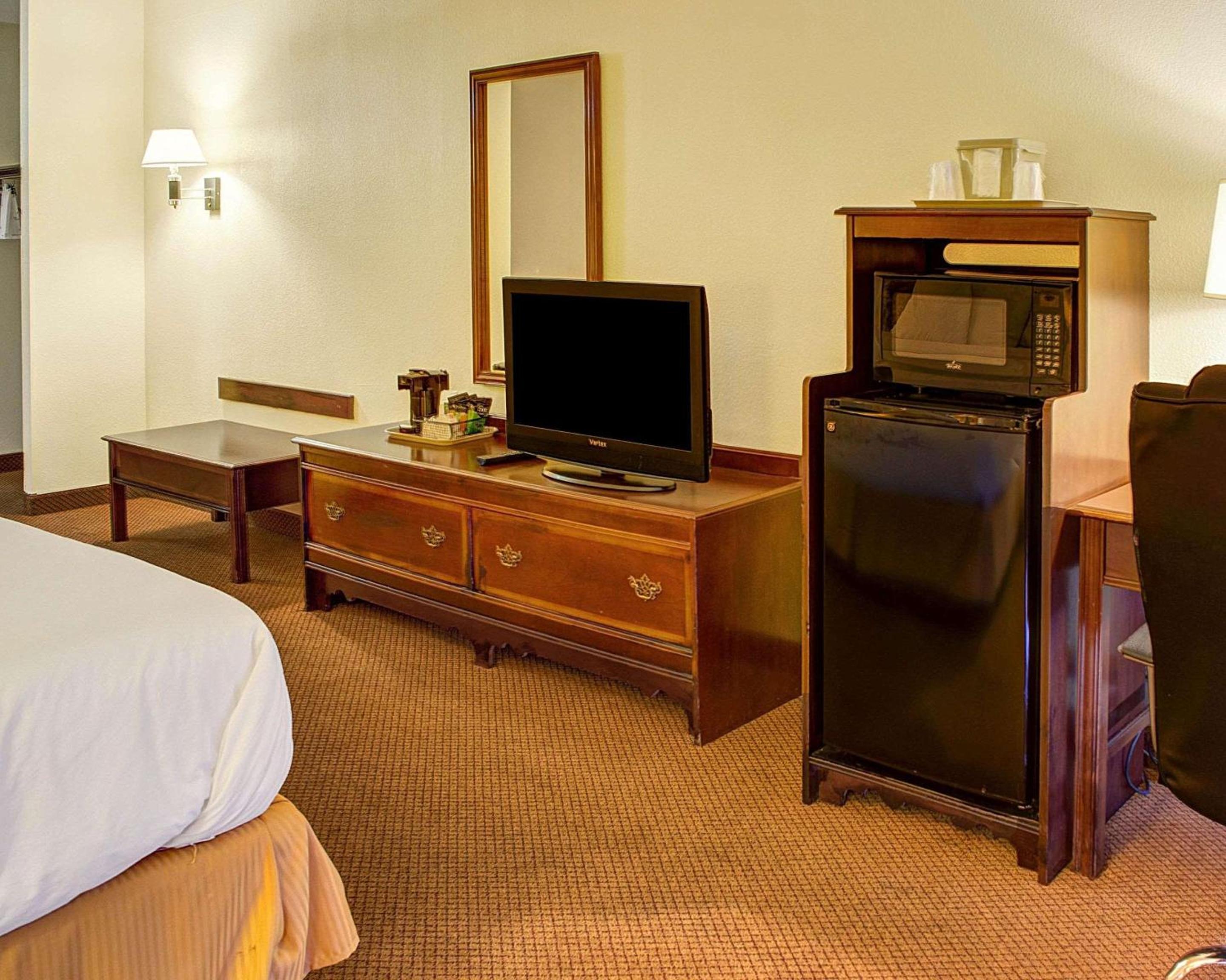 King Room - Non-Smoking - Photo 2