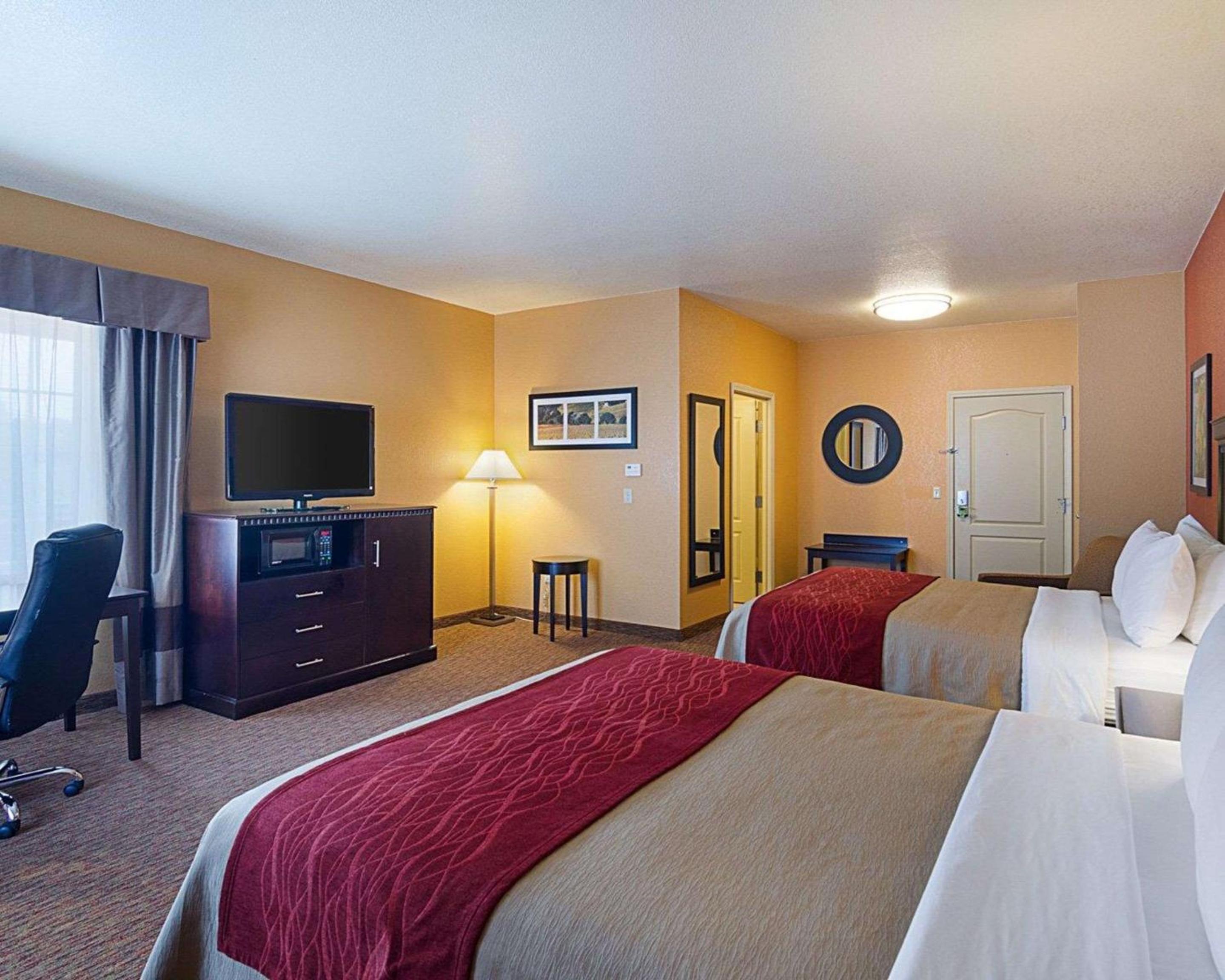  Standard Queen Room with Two Queen Beds - Non-Smoking - Photo 1