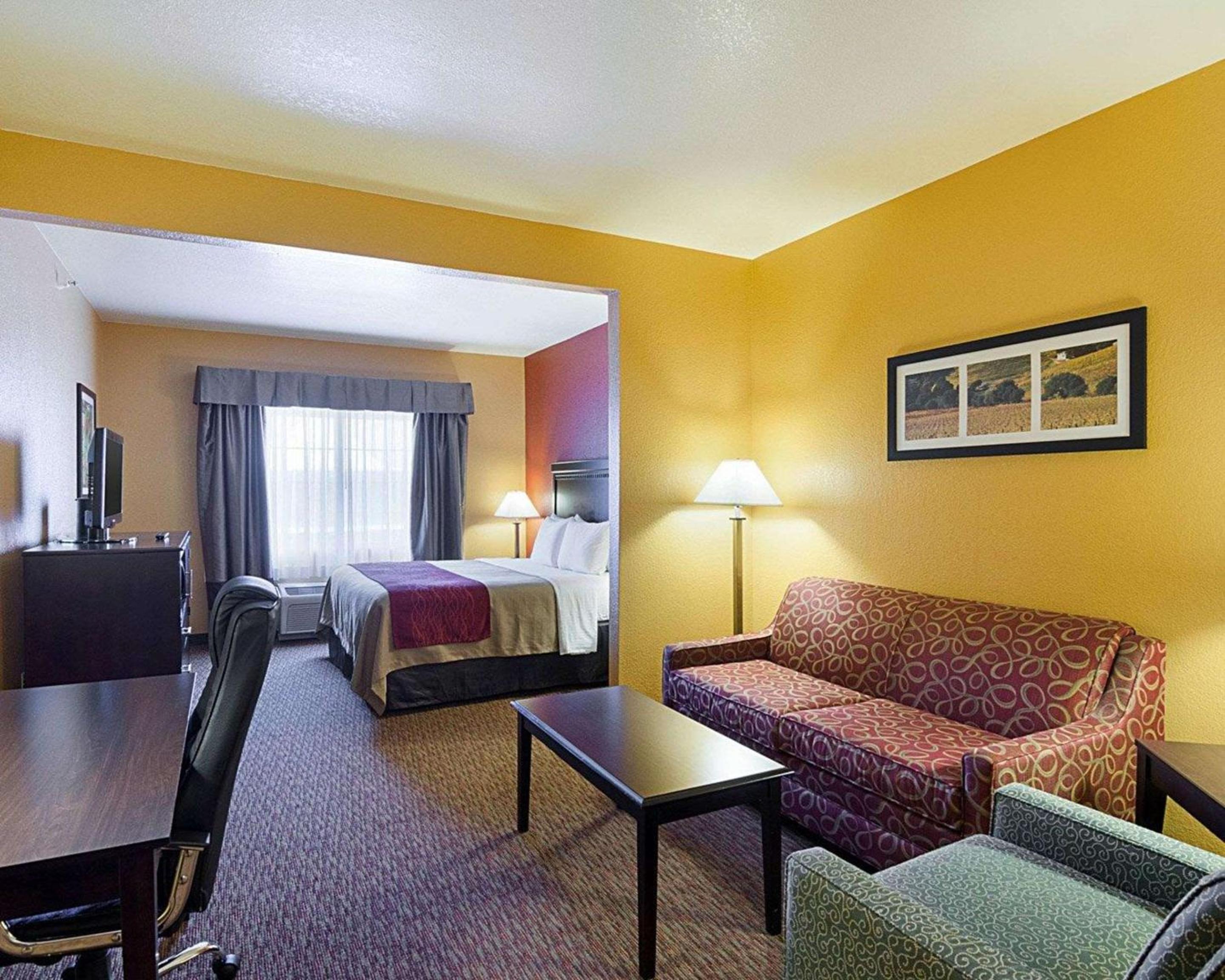 King Suite - Non-Smoking - Photo 1