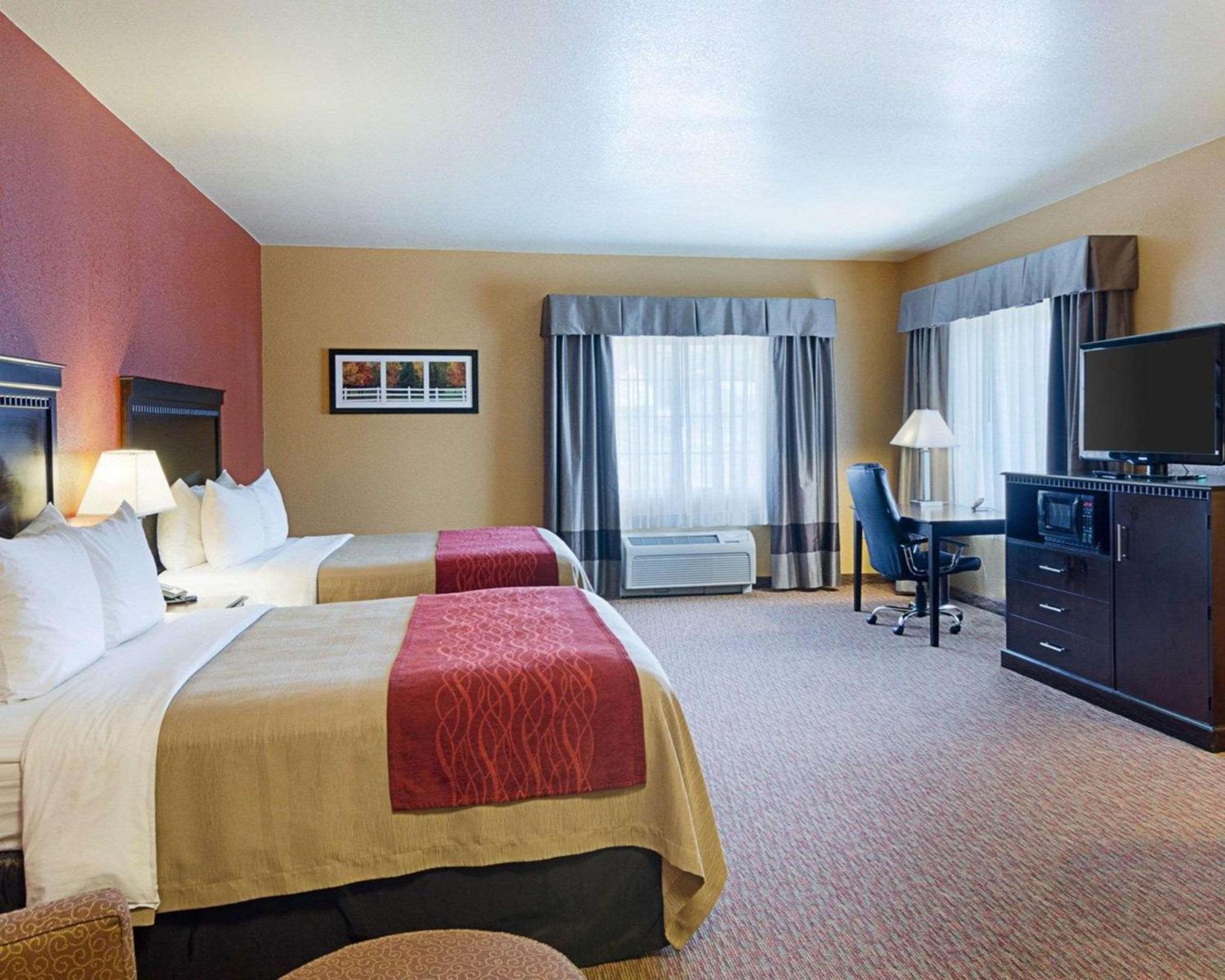  Standard Queen Room with Two Queen Beds - Non-Smoking - Photo 2